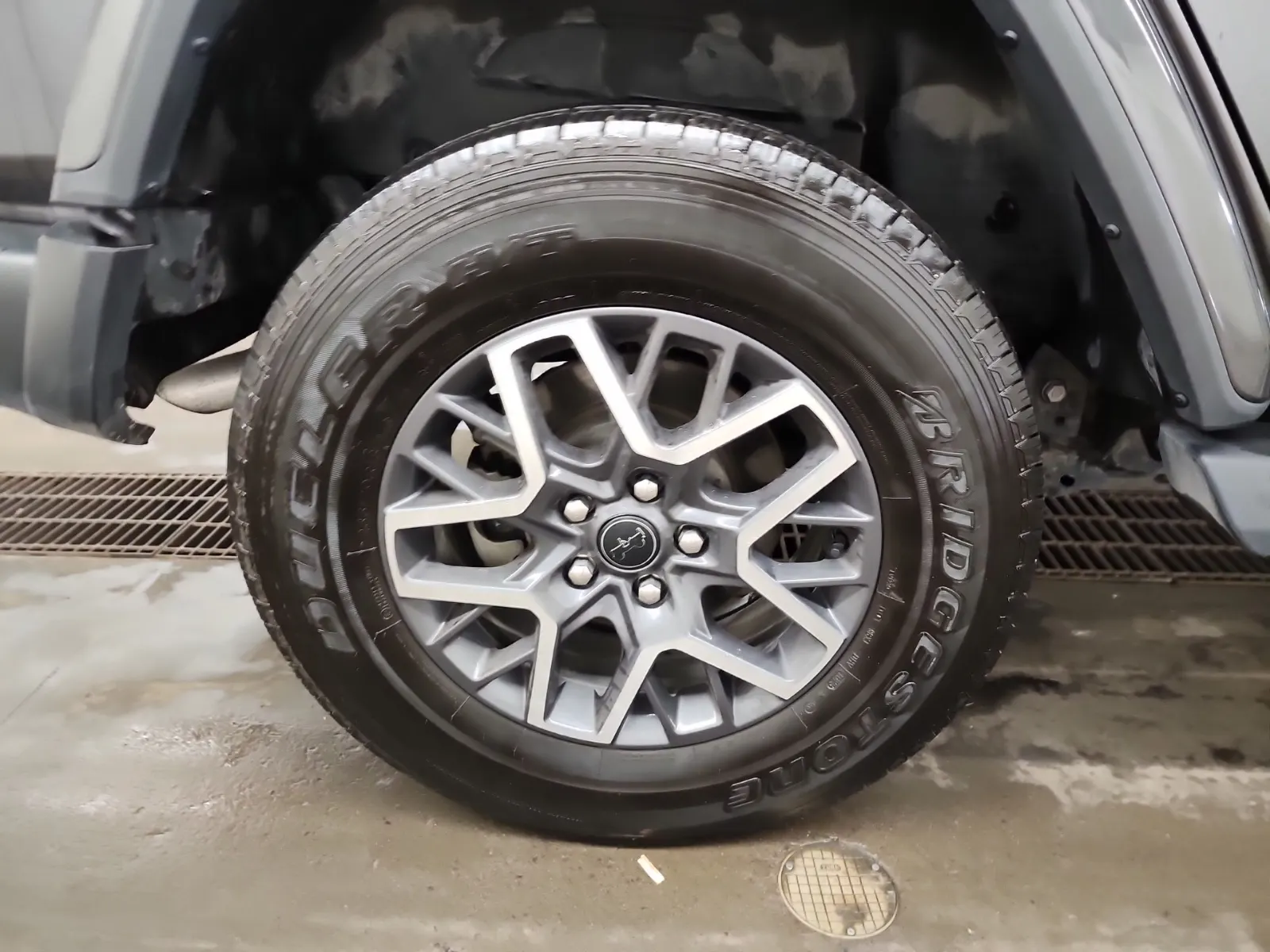 Right Rear Wheel/Tire Photo