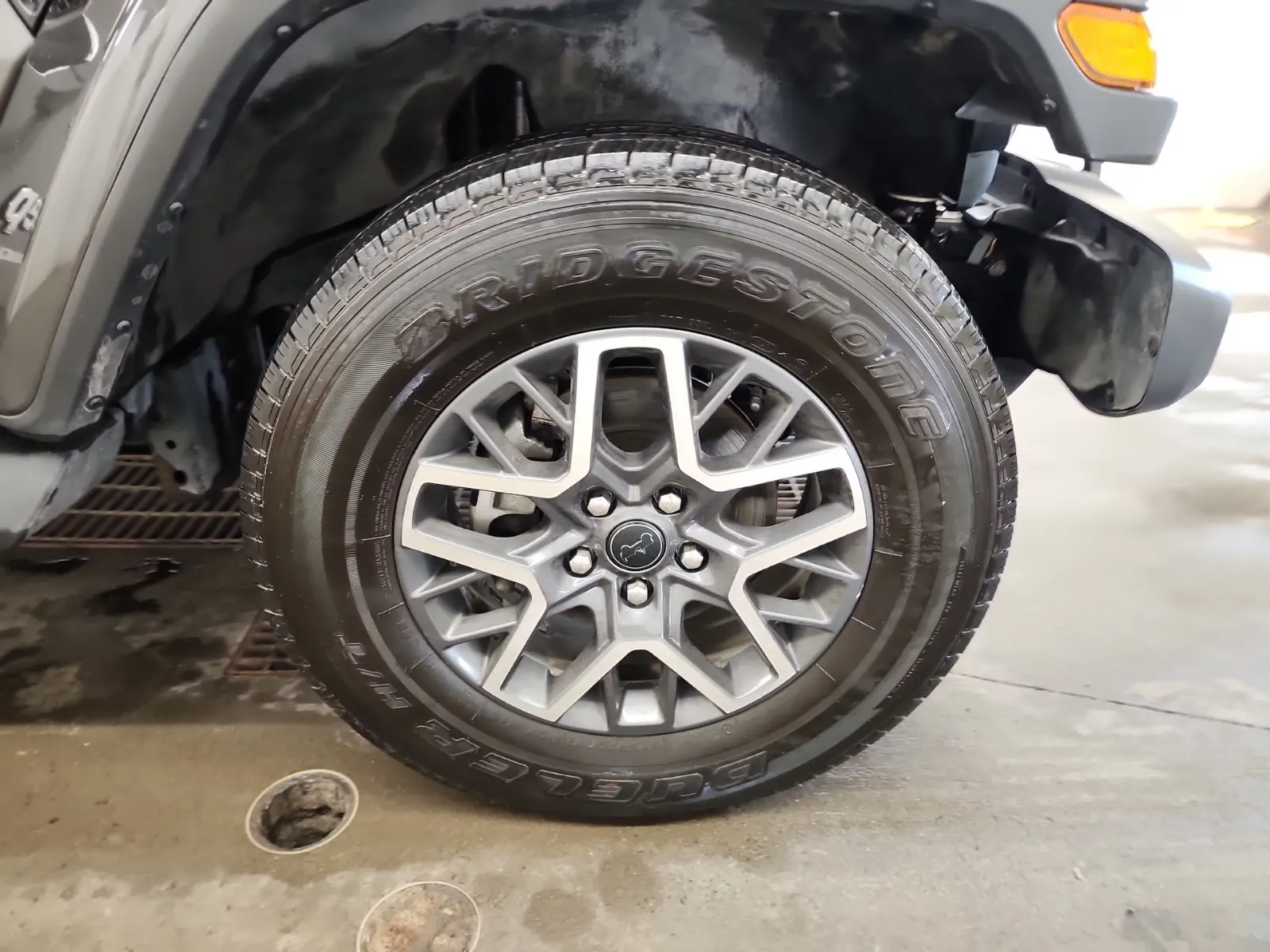 Right Front Wheel/Tire Photo