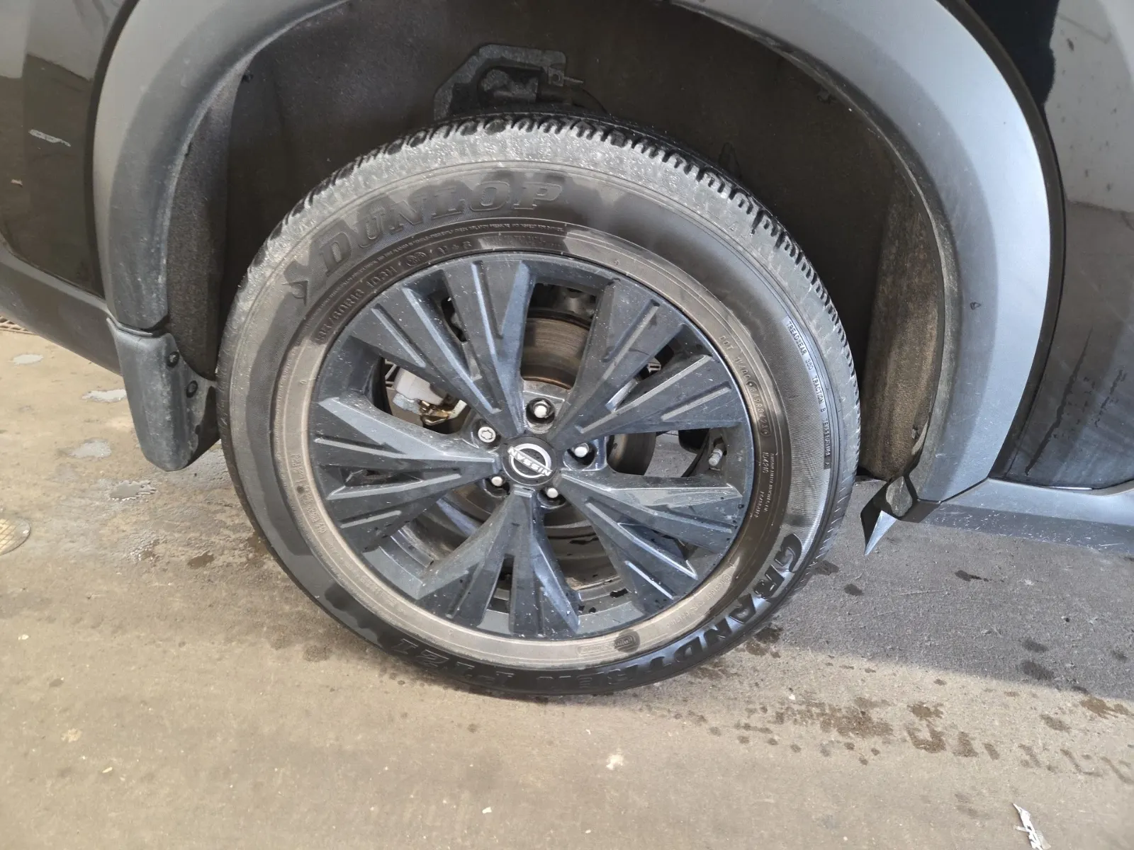 Right Rear Wheel/Tire Photo