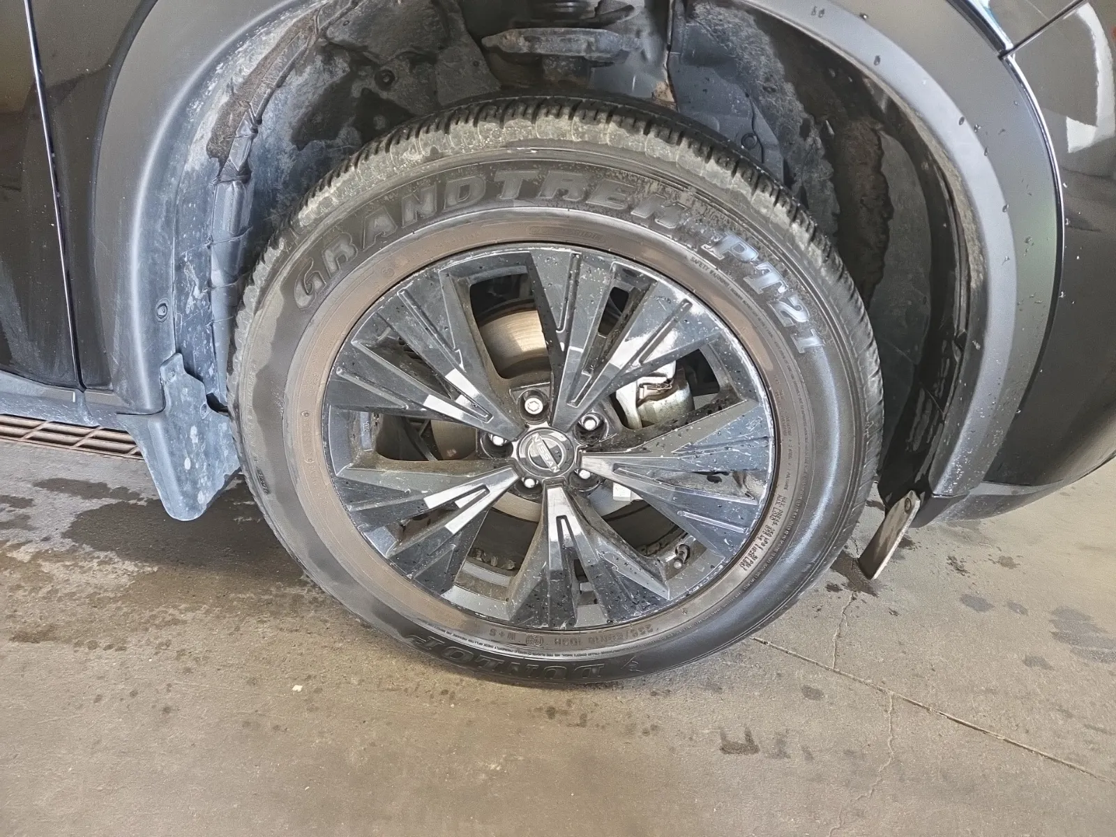 Right Front Wheel/Tire Photo