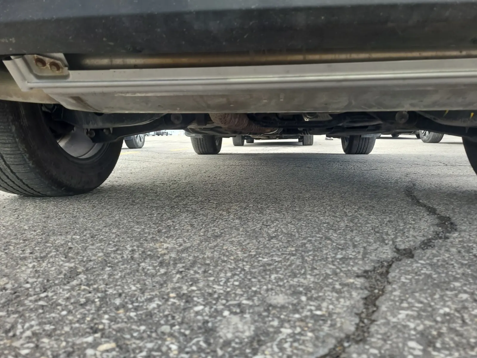 Undercarriage - Rear Photo