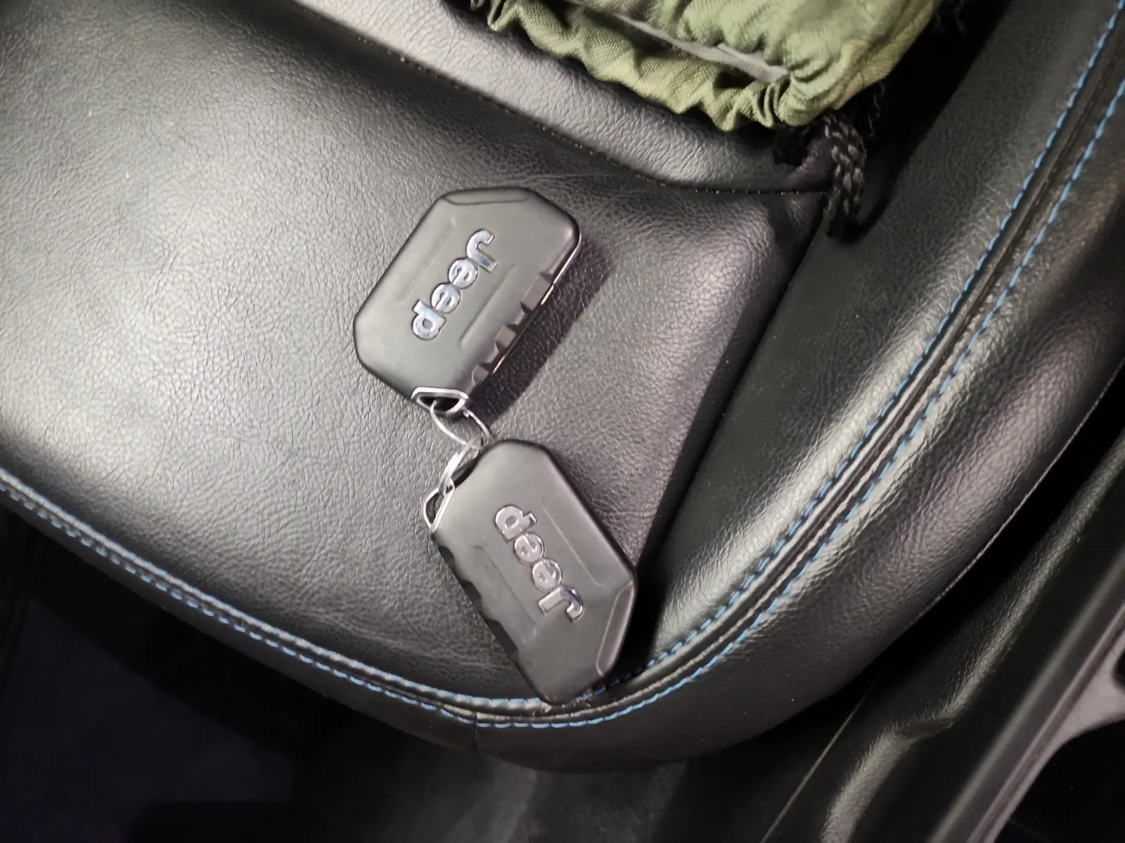 Keys/Fobs/Manual Photo