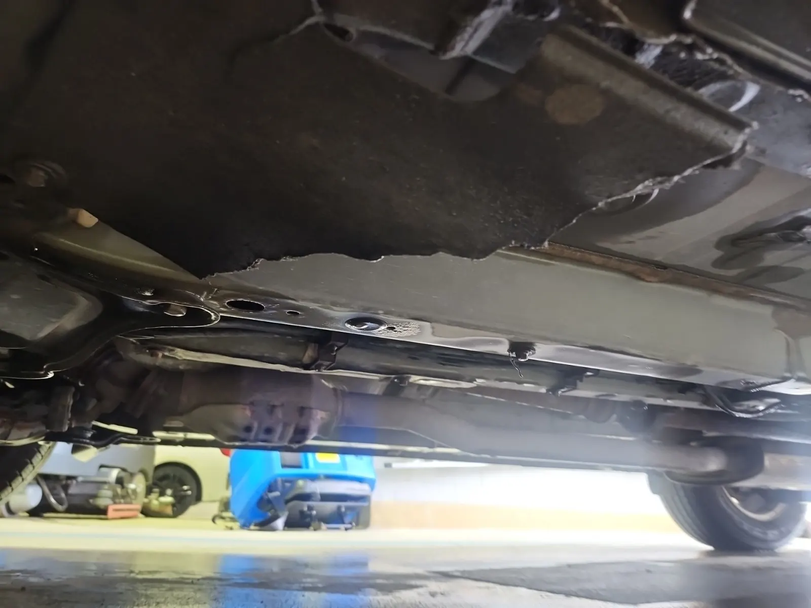 Undercarriage - Driver Photo