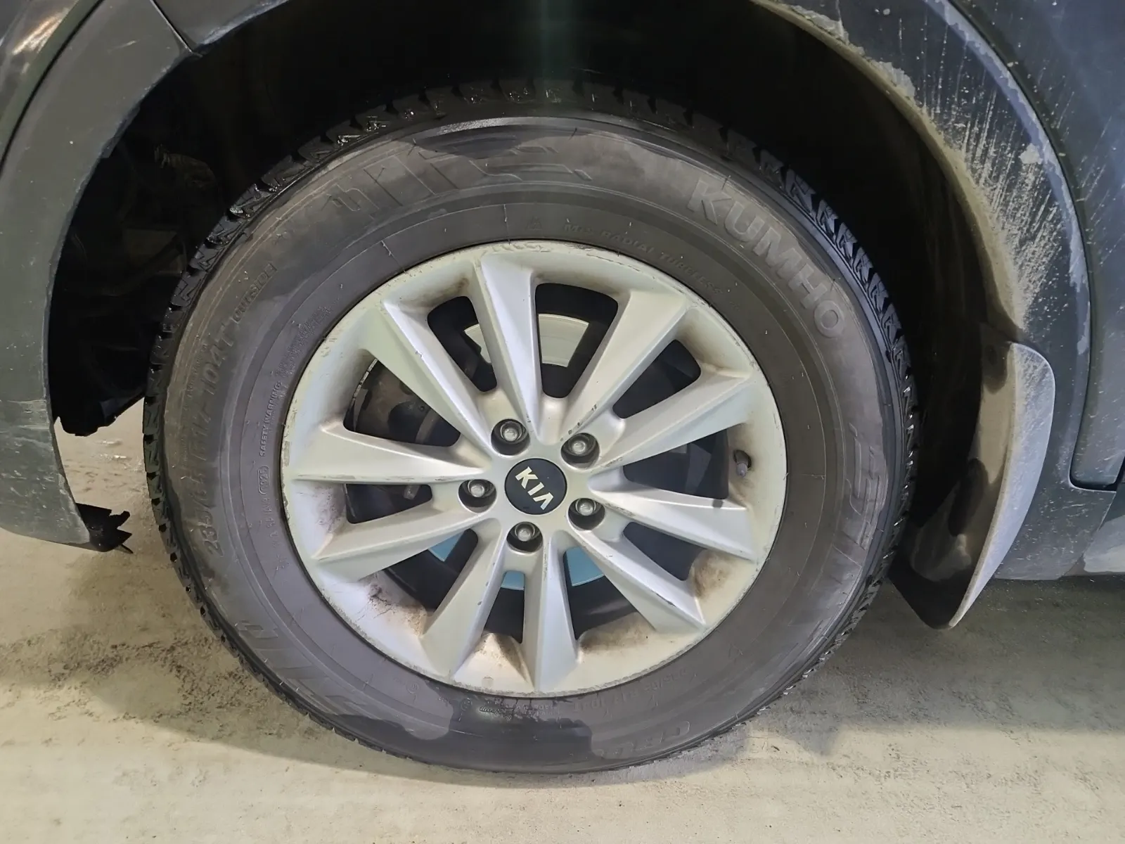 Front driver wheel/tire photo