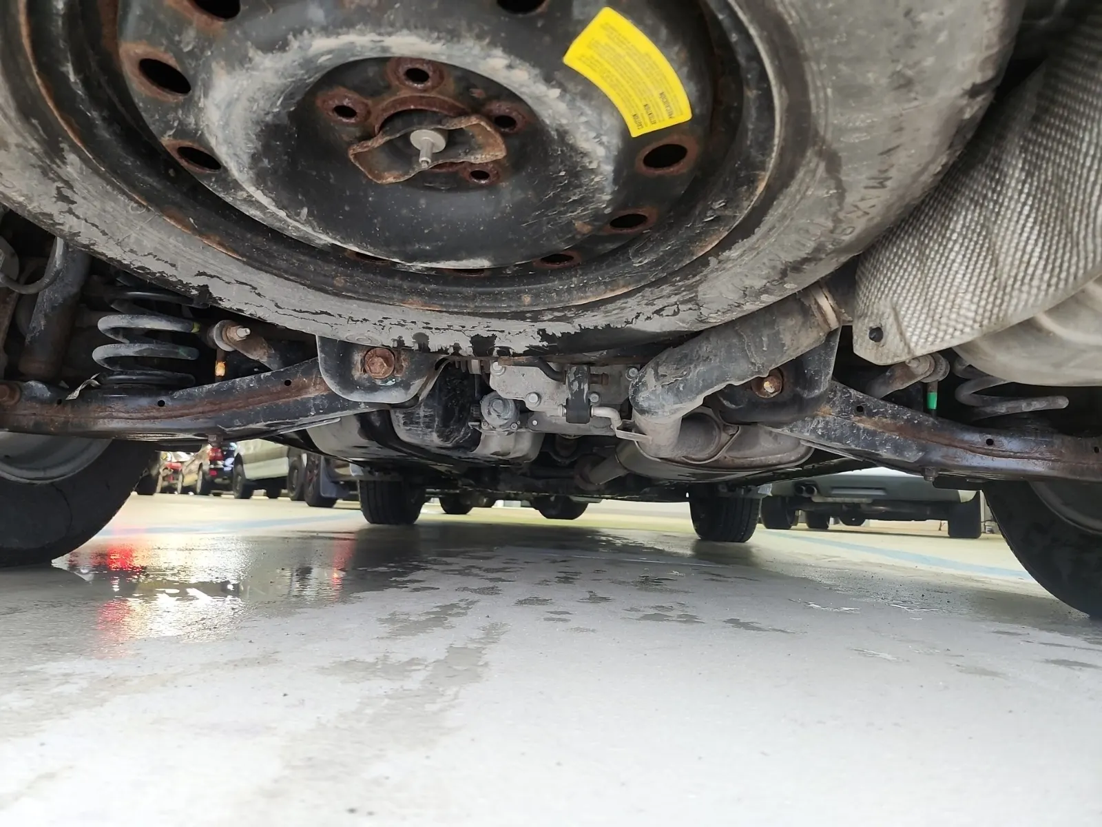 Undercarriage - Rear Photo