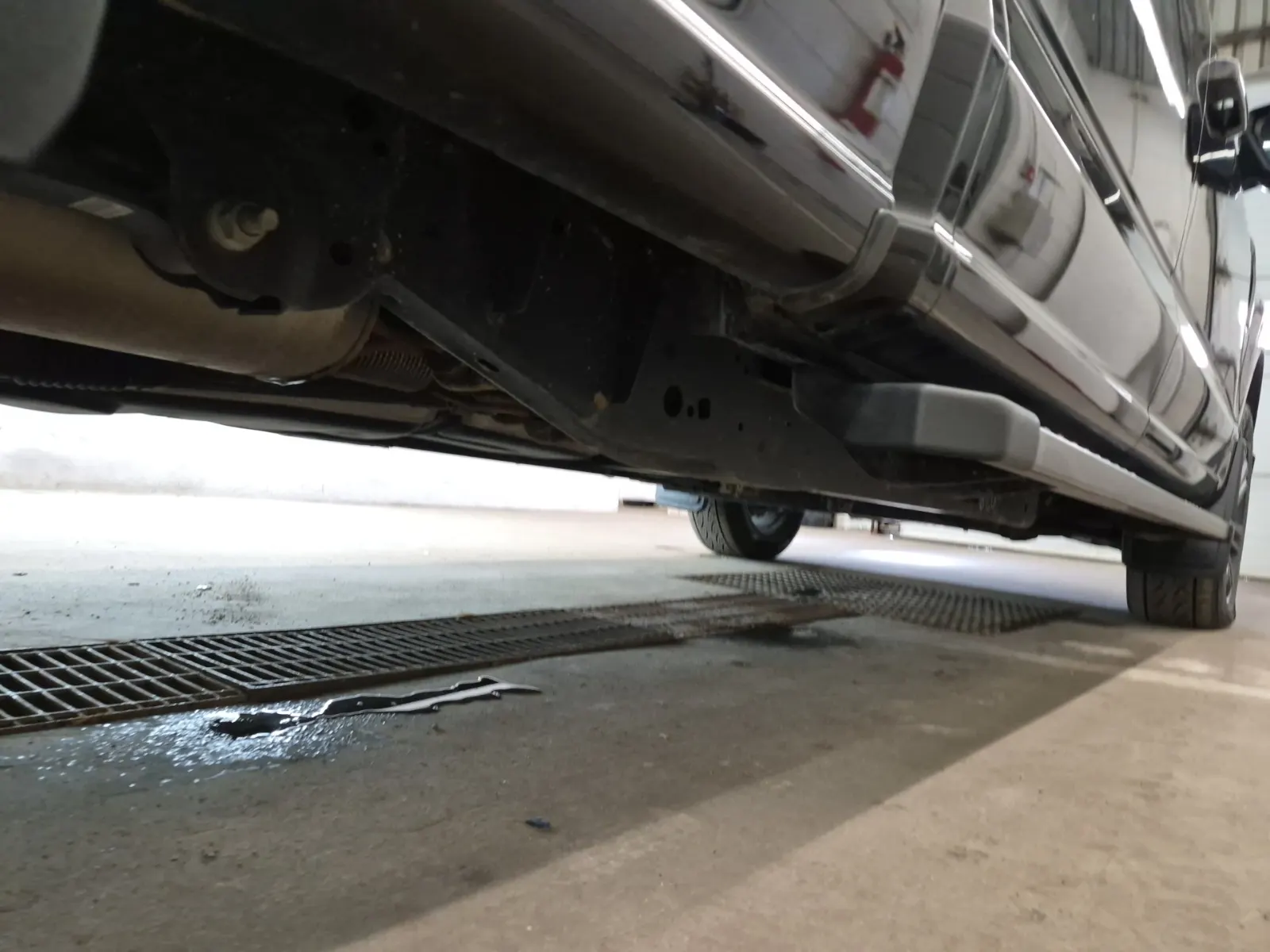 Undercarriage - Passenger Photo
