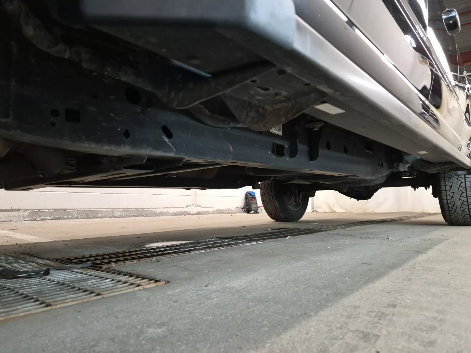 Undercarriage - Driver Photo