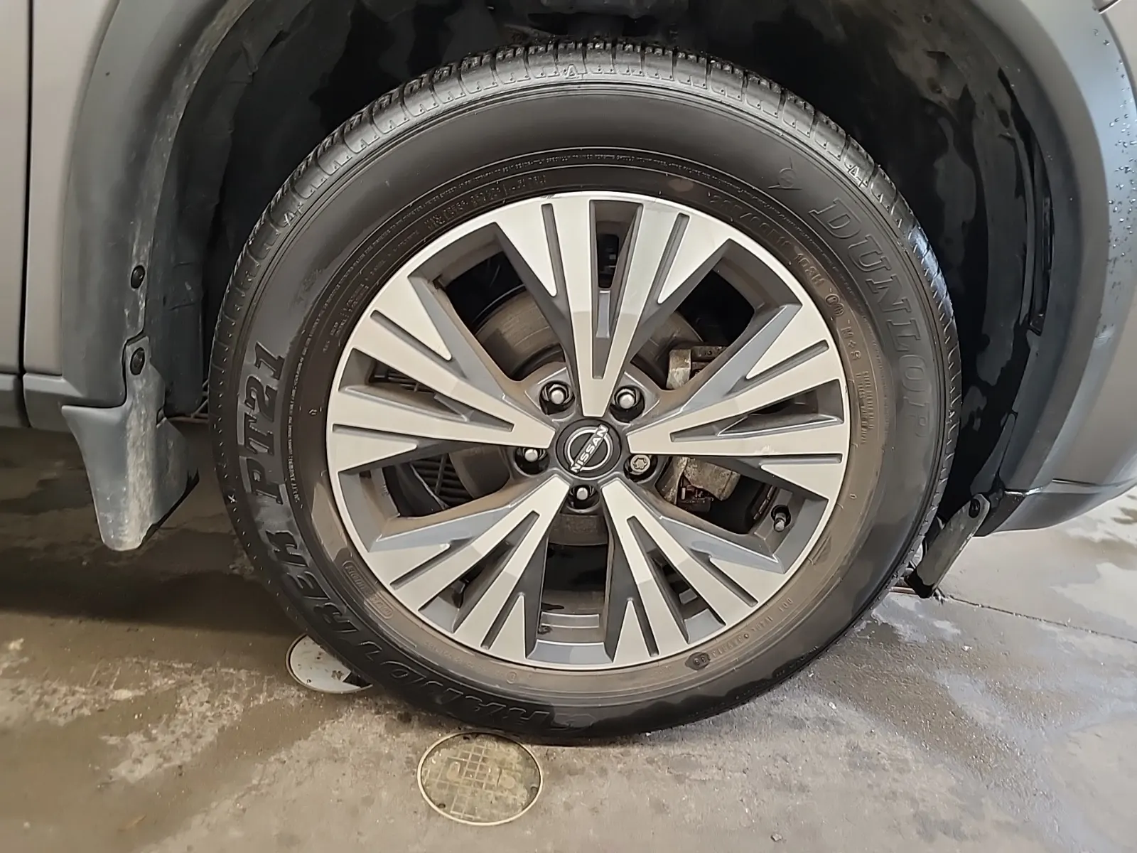 Right Front Wheel/Tire Photo