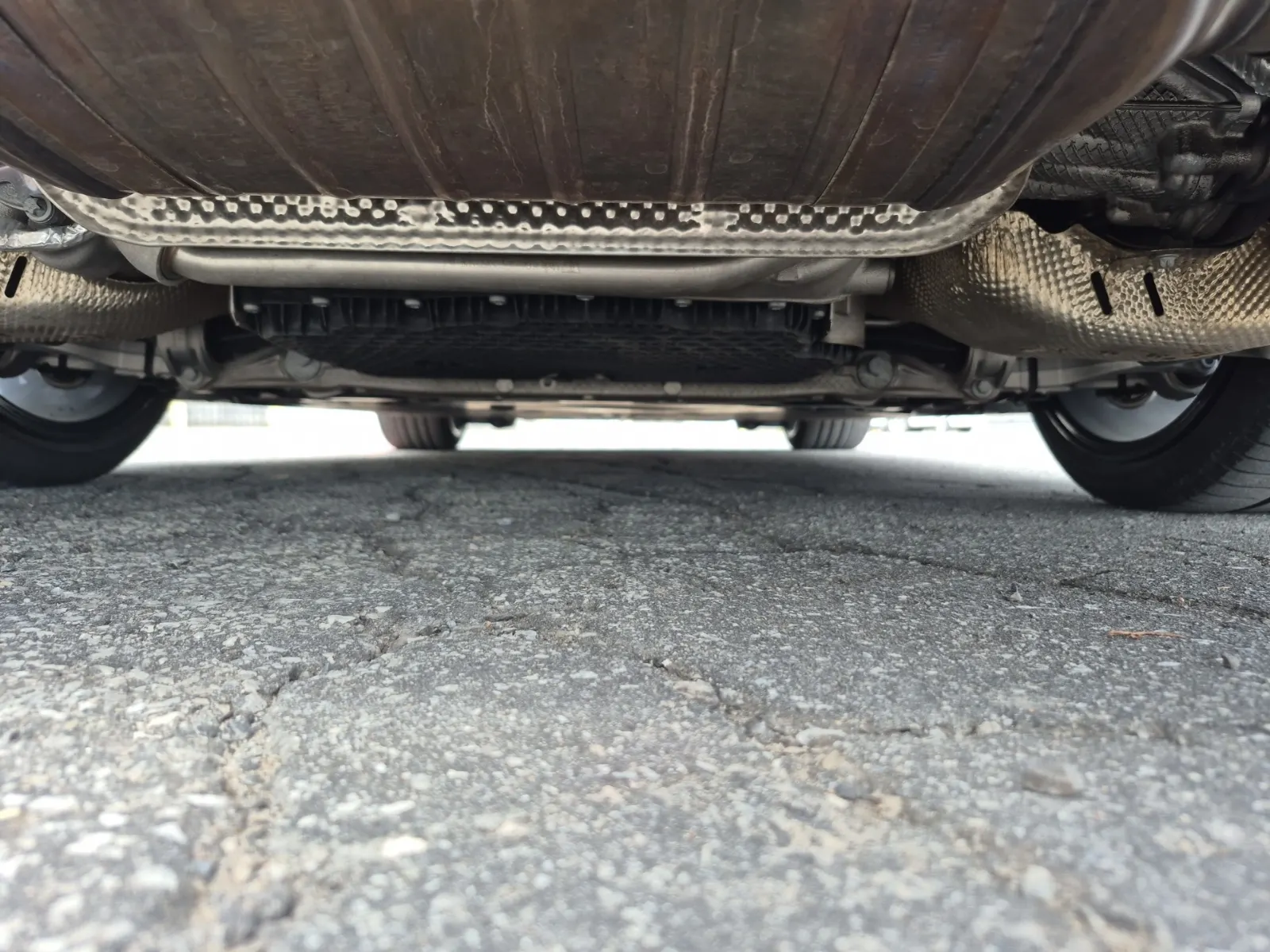 Undercarriage - Rear Photo