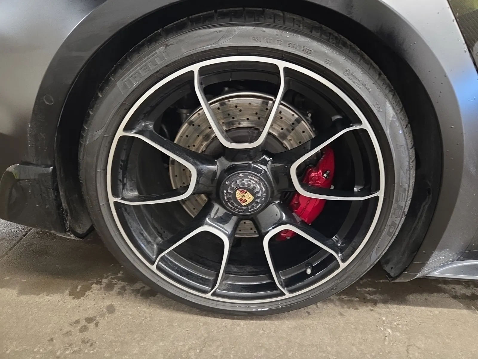 Right Rear Wheel/Tire Photo