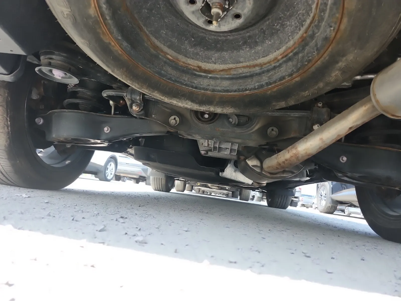 Undercarriage - Rear Photo