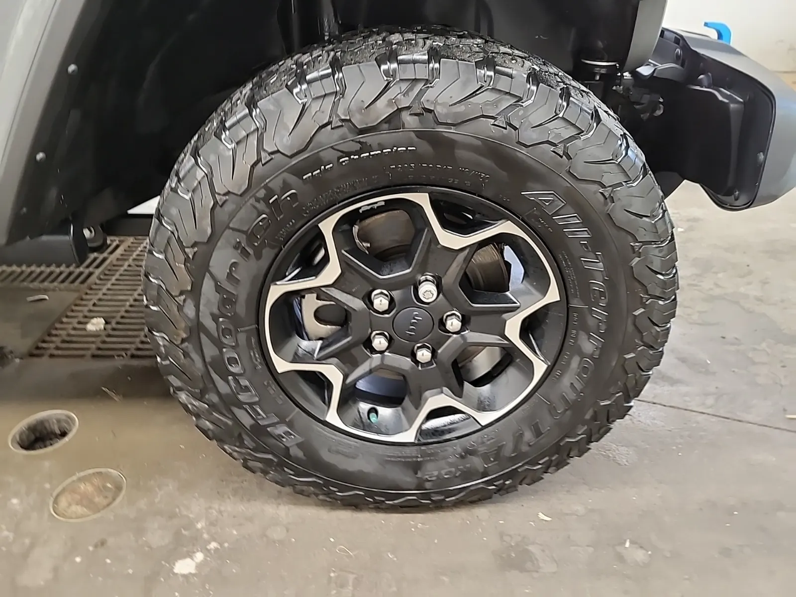 Right Front Wheel/Tire Photo