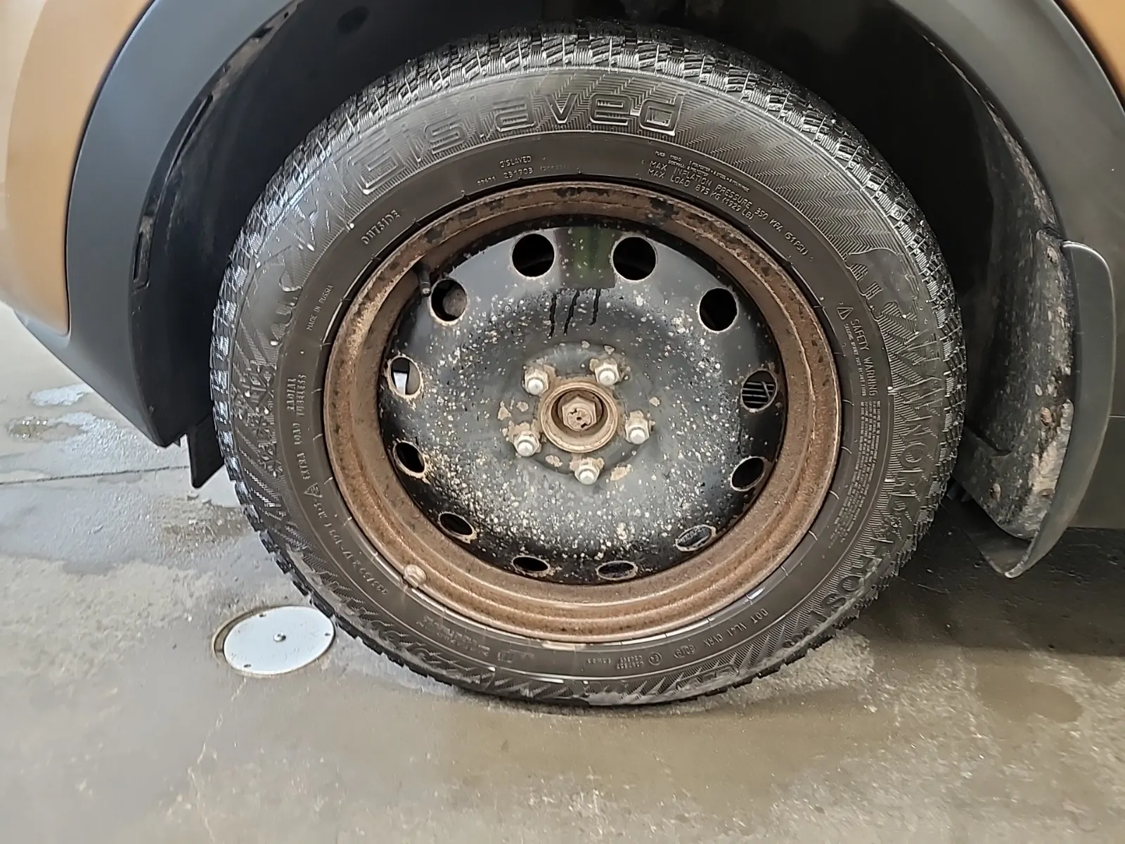 Front driver wheel/tire photo