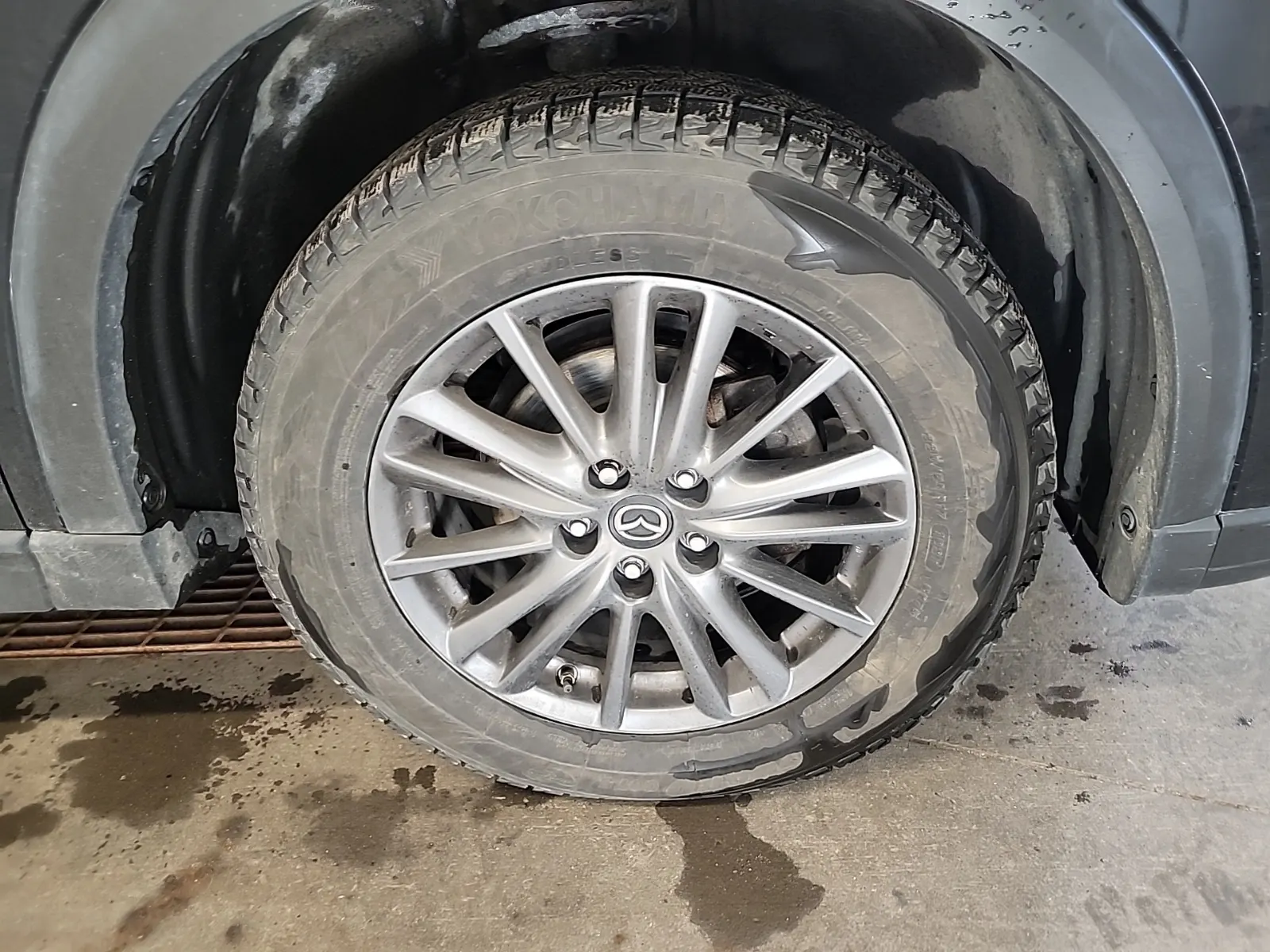 Right Front Wheel/Tire Photo