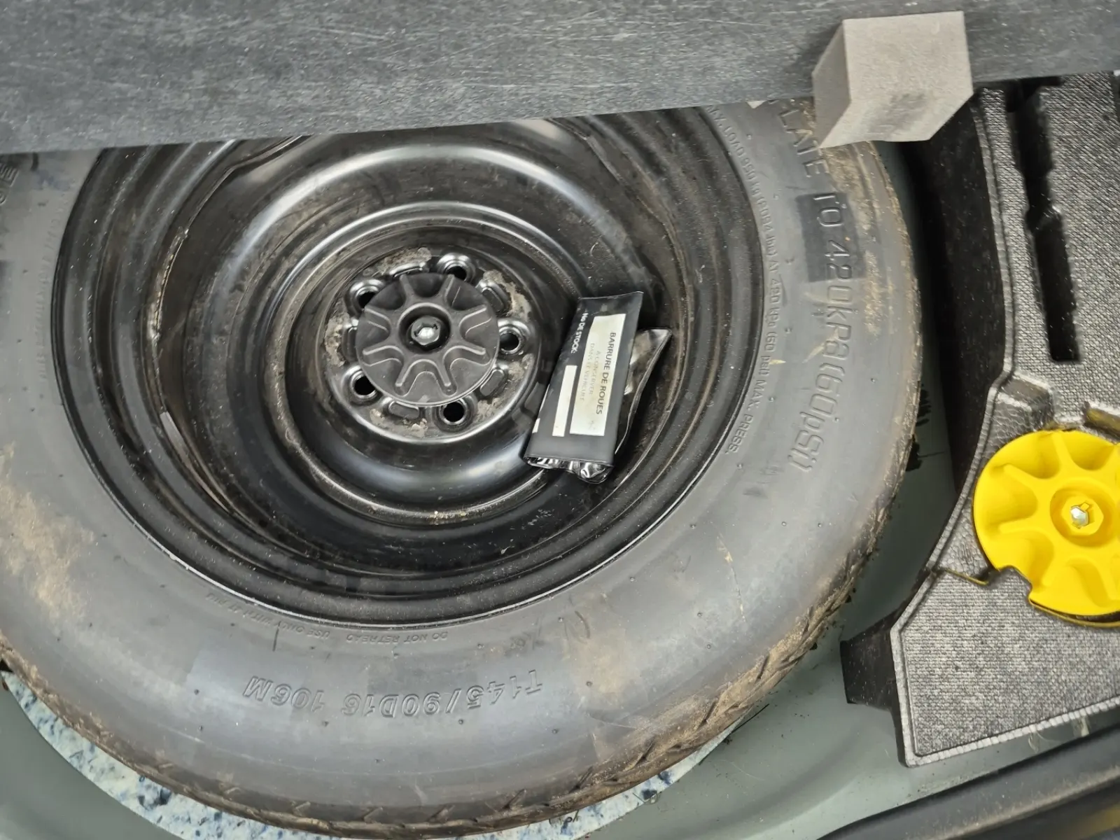 Spare Tire & Wheel Photo