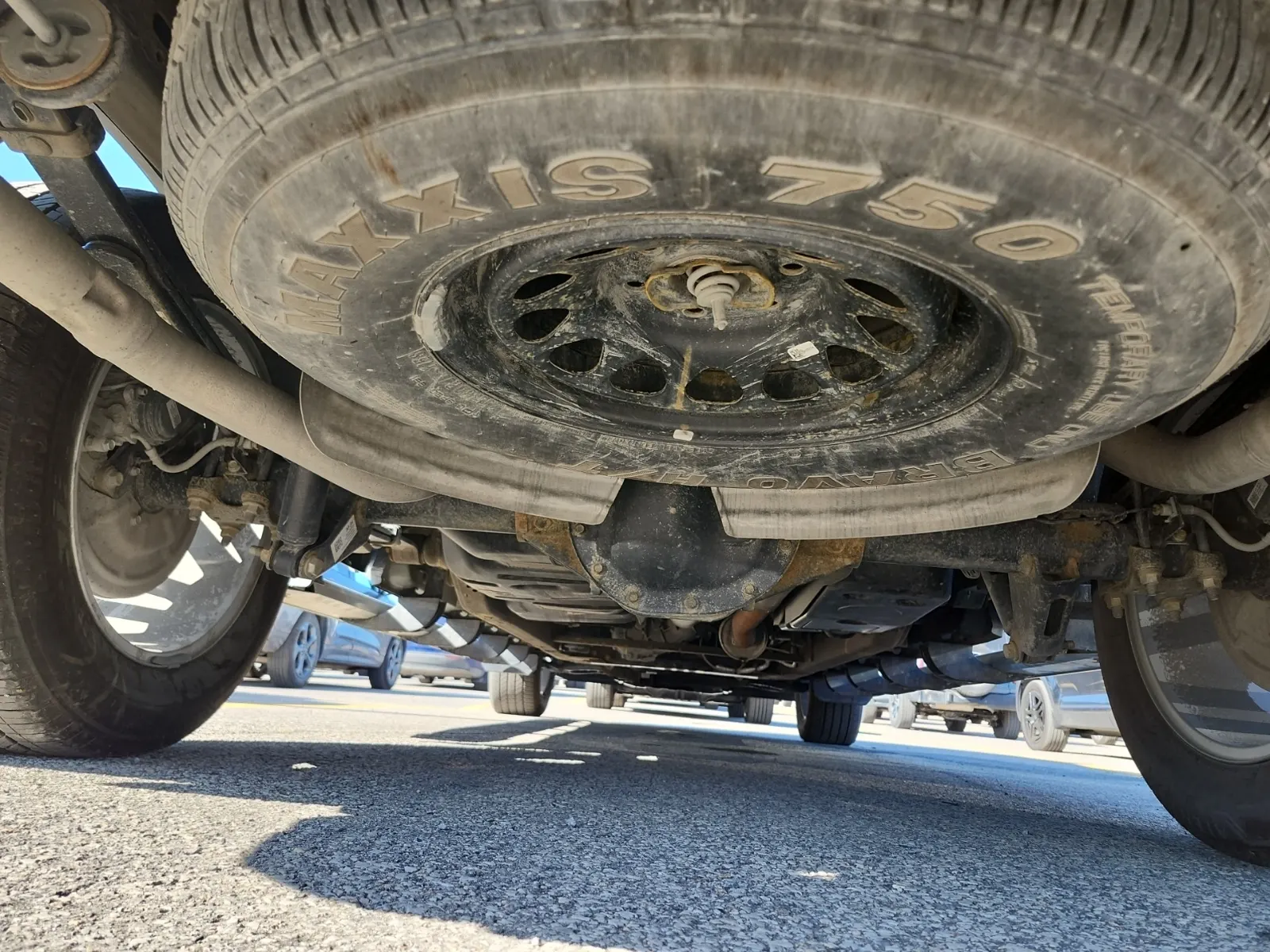 Undercarriage - Rear Photo