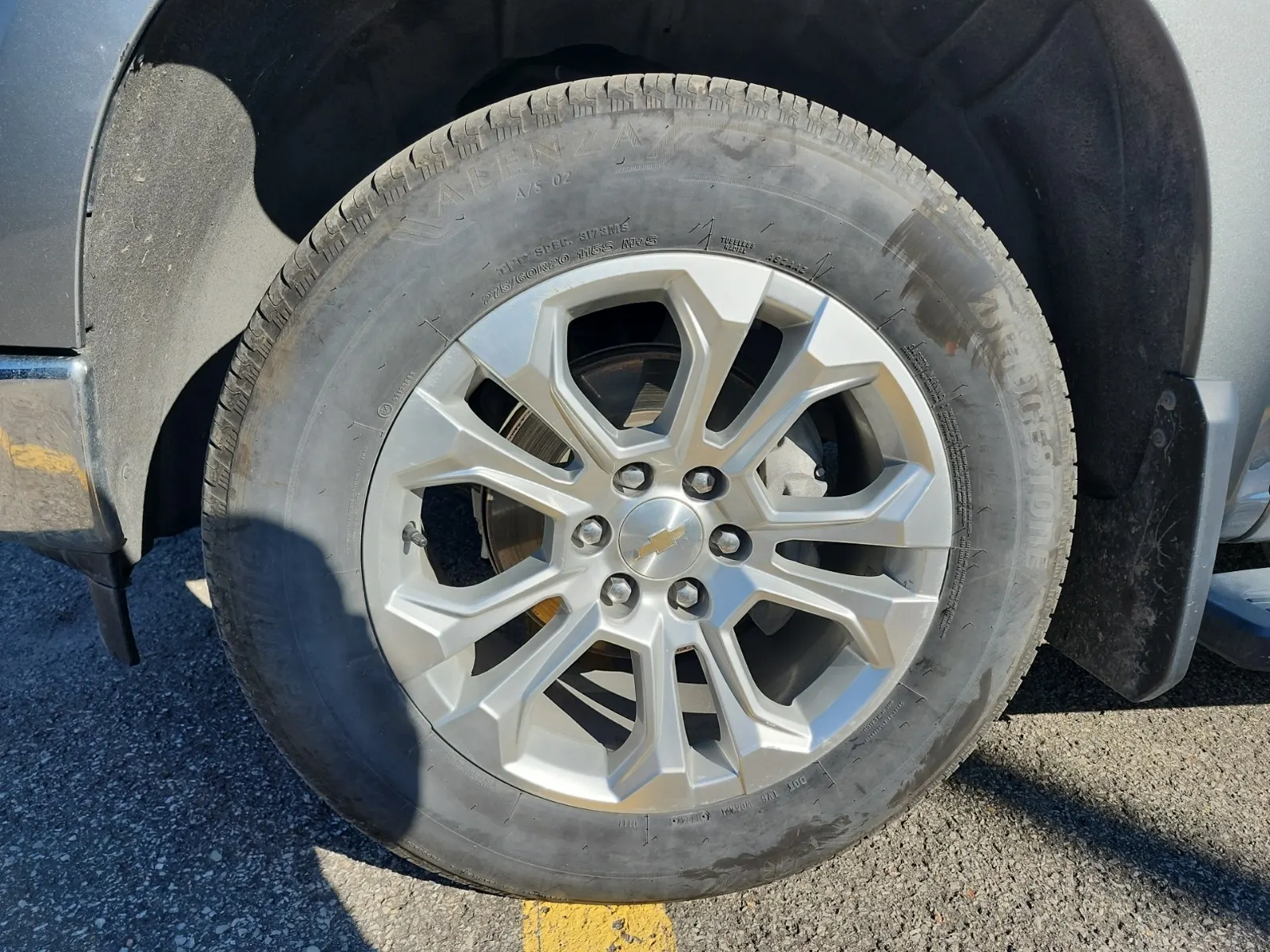 Front driver wheel/tire photo
