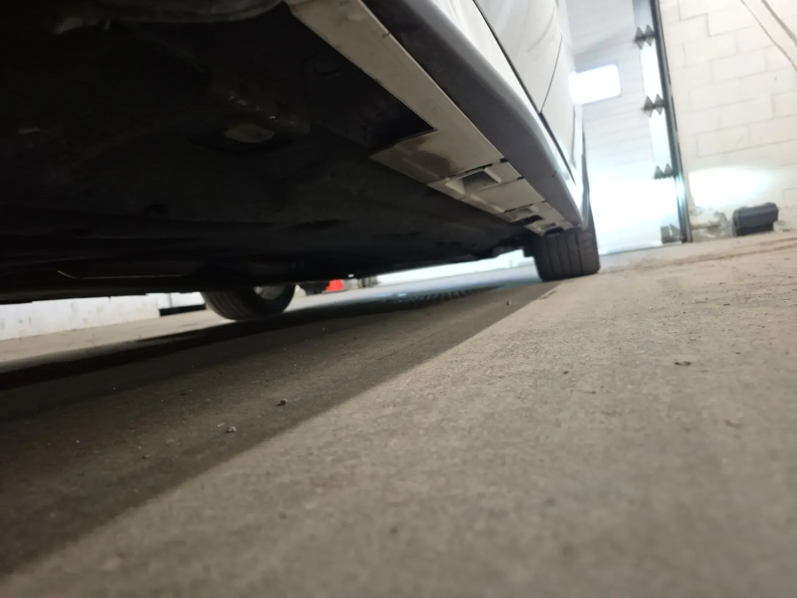Undercarriage - Passenger Photo