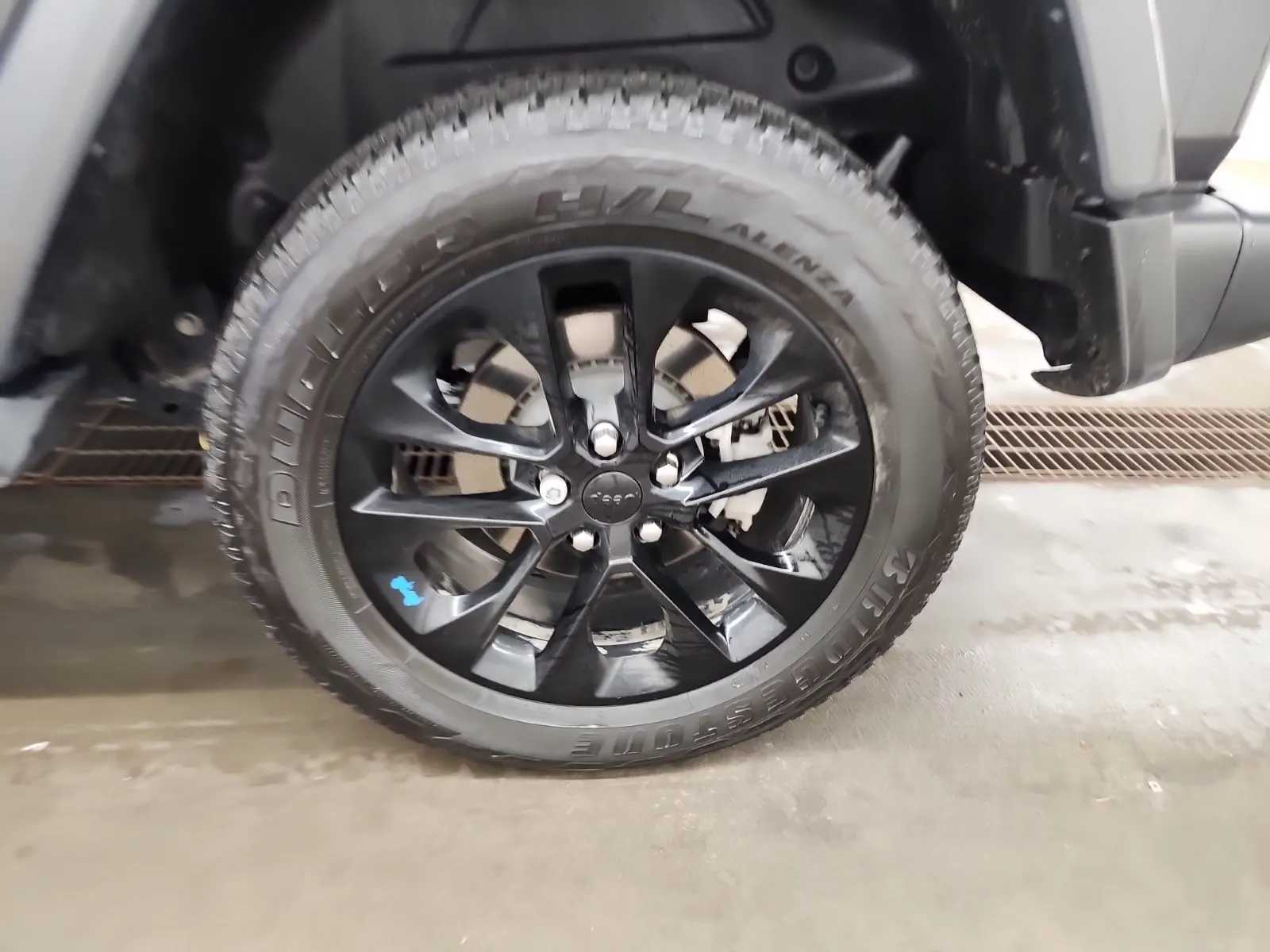 Left Rear Wheel/Tire Photo