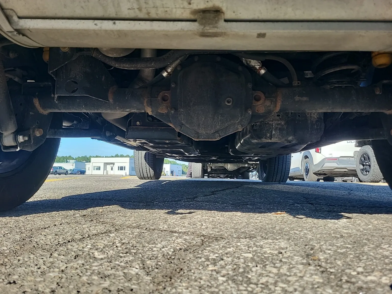 Undercarriage - Rear Photo