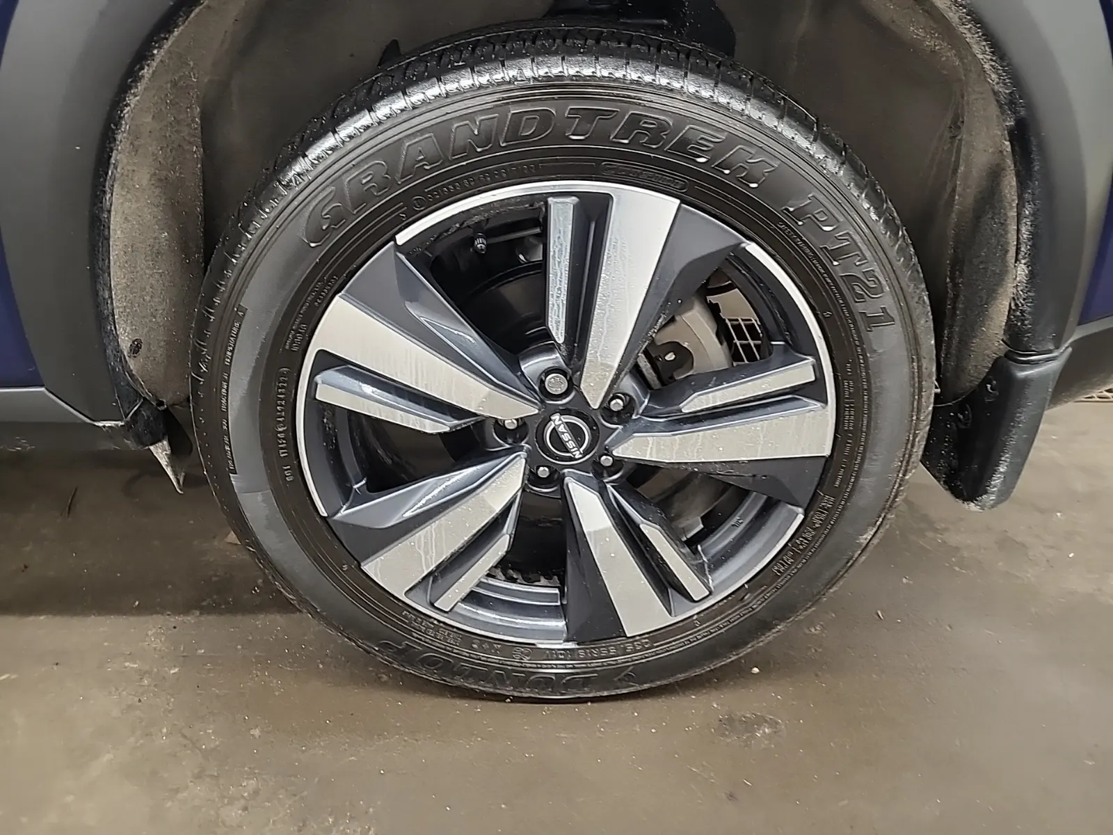 Left Rear Wheel/Tire Photo