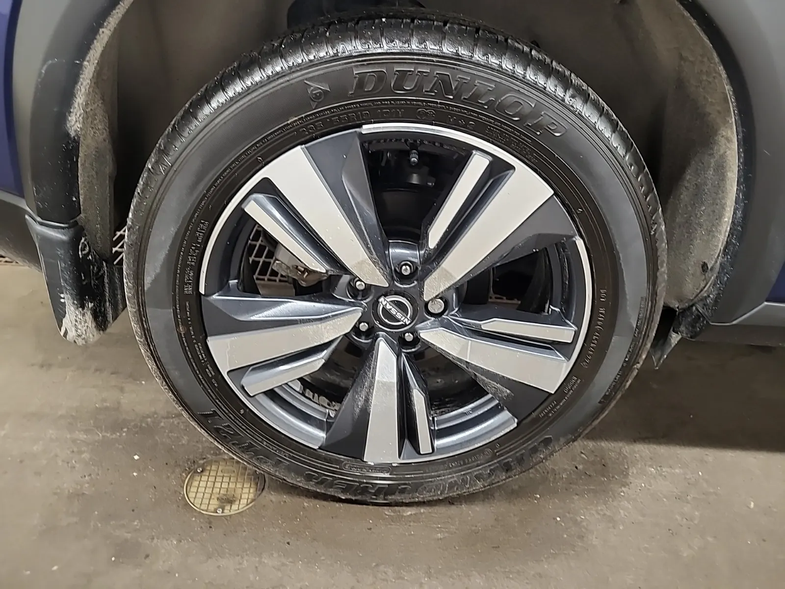 Right Rear Wheel/Tire Photo