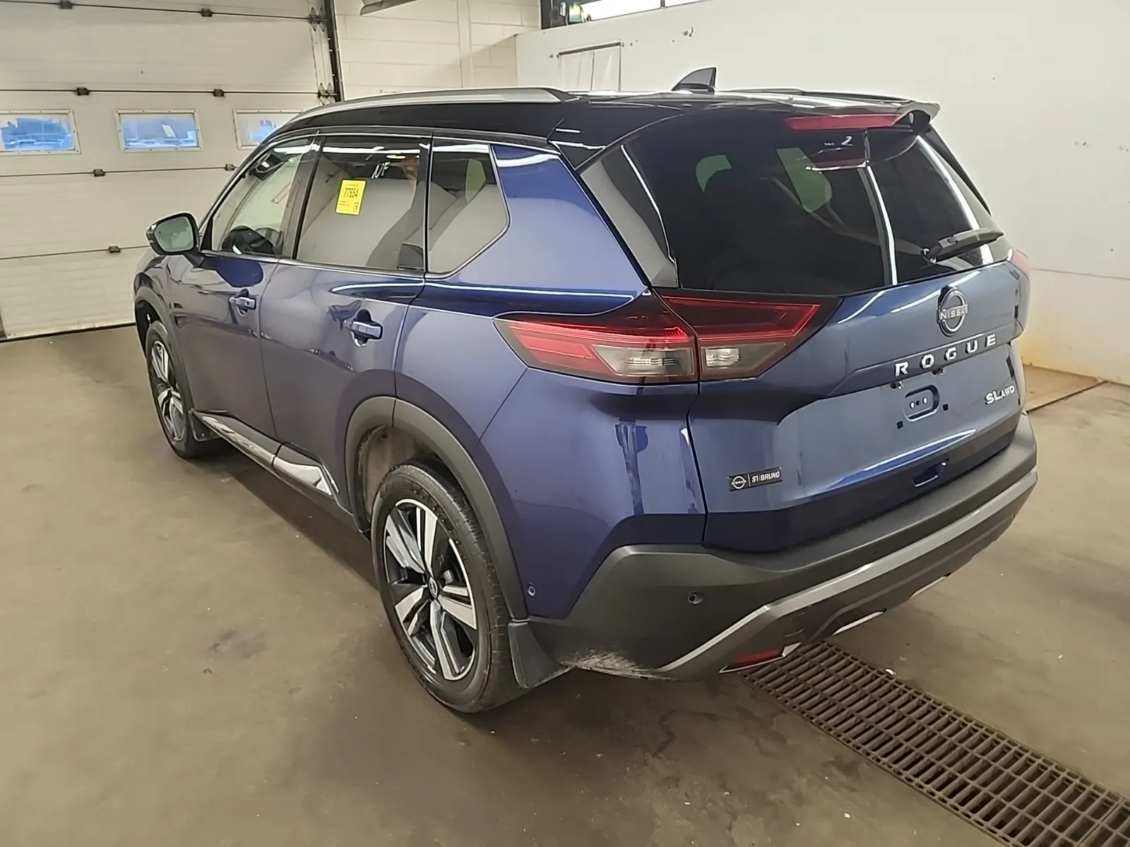 Driver Rear 3/4 Photo
