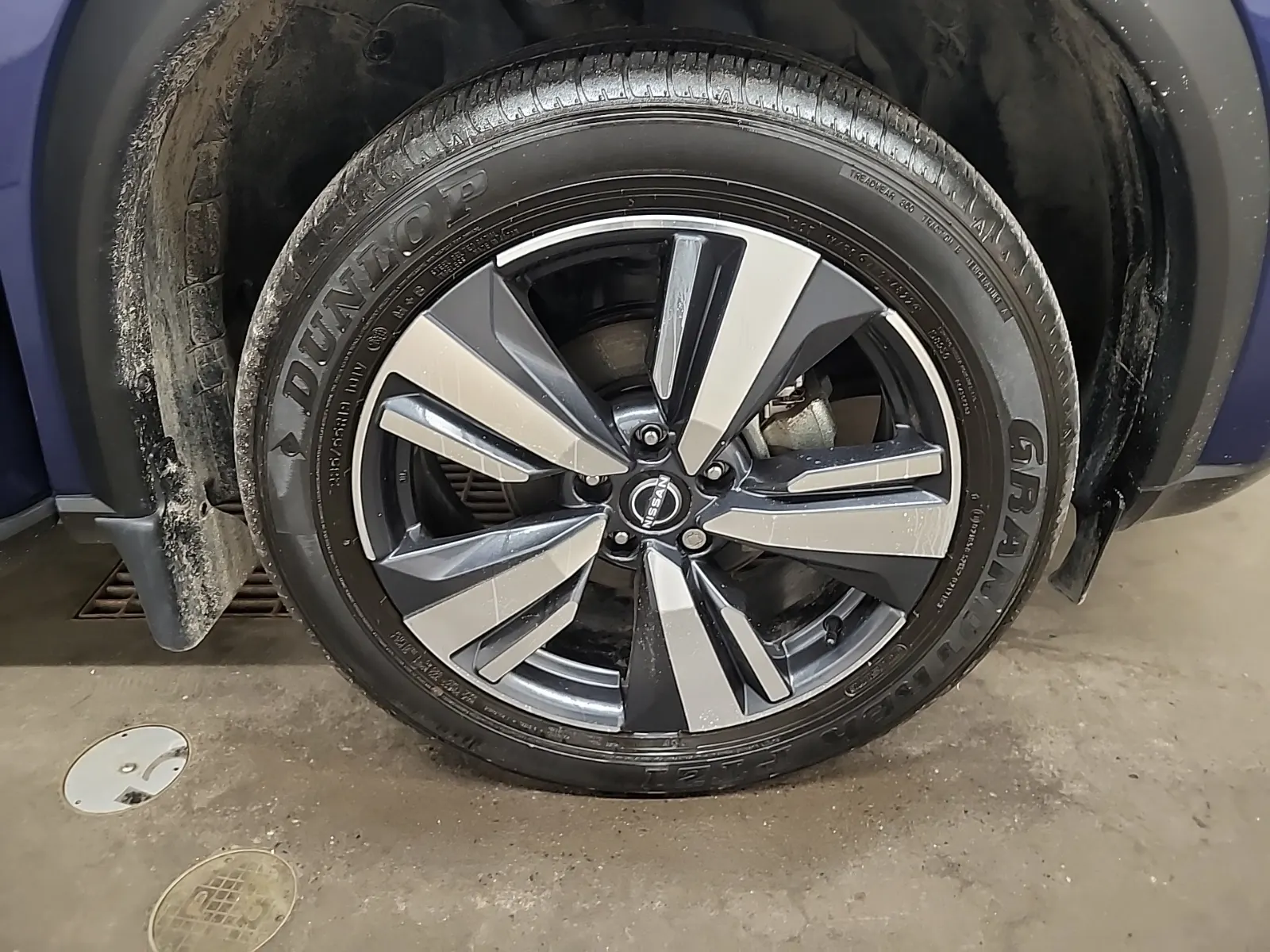 Right Front Wheel/Tire Photo