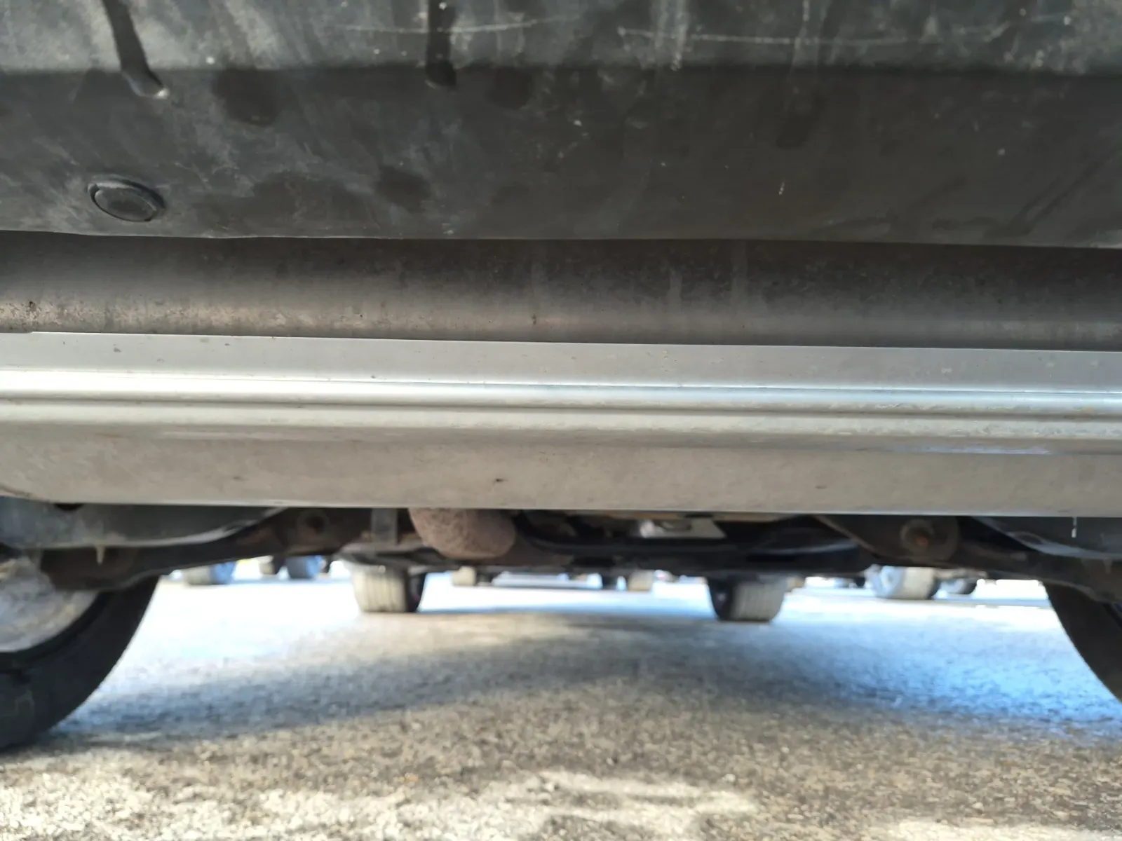 Undercarriage - Rear Photo