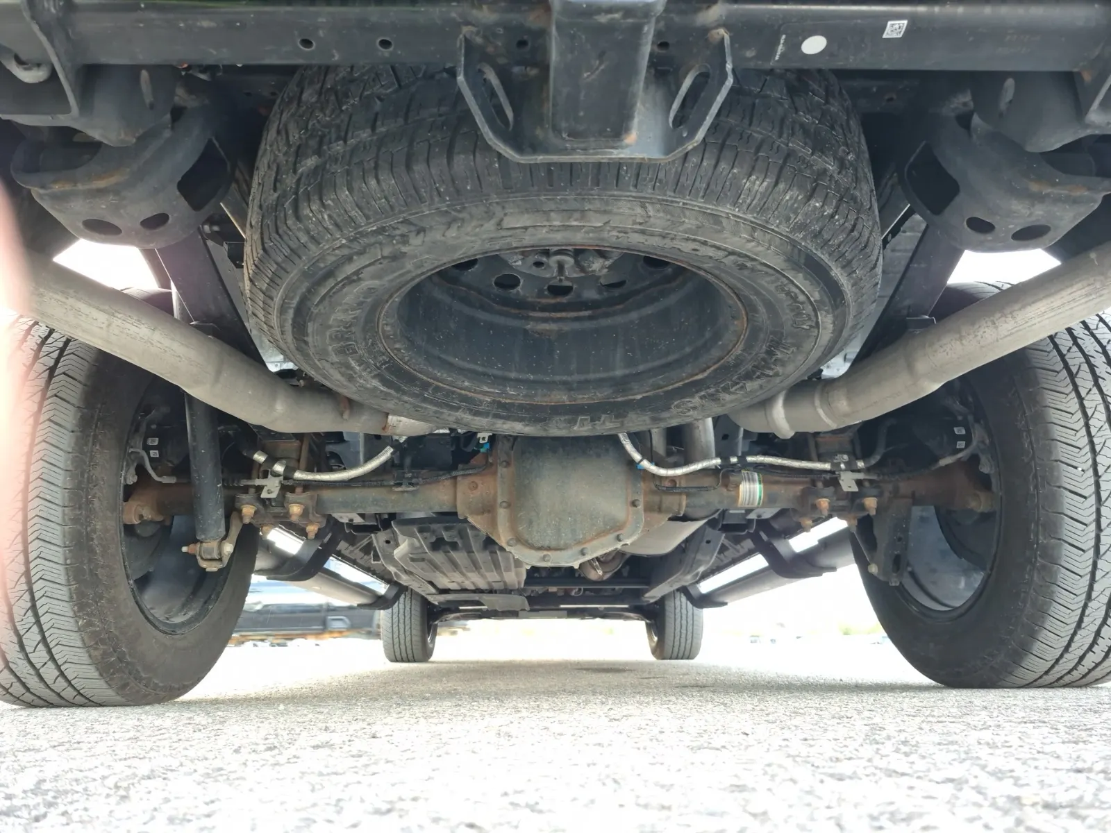 Undercarriage - Rear Photo