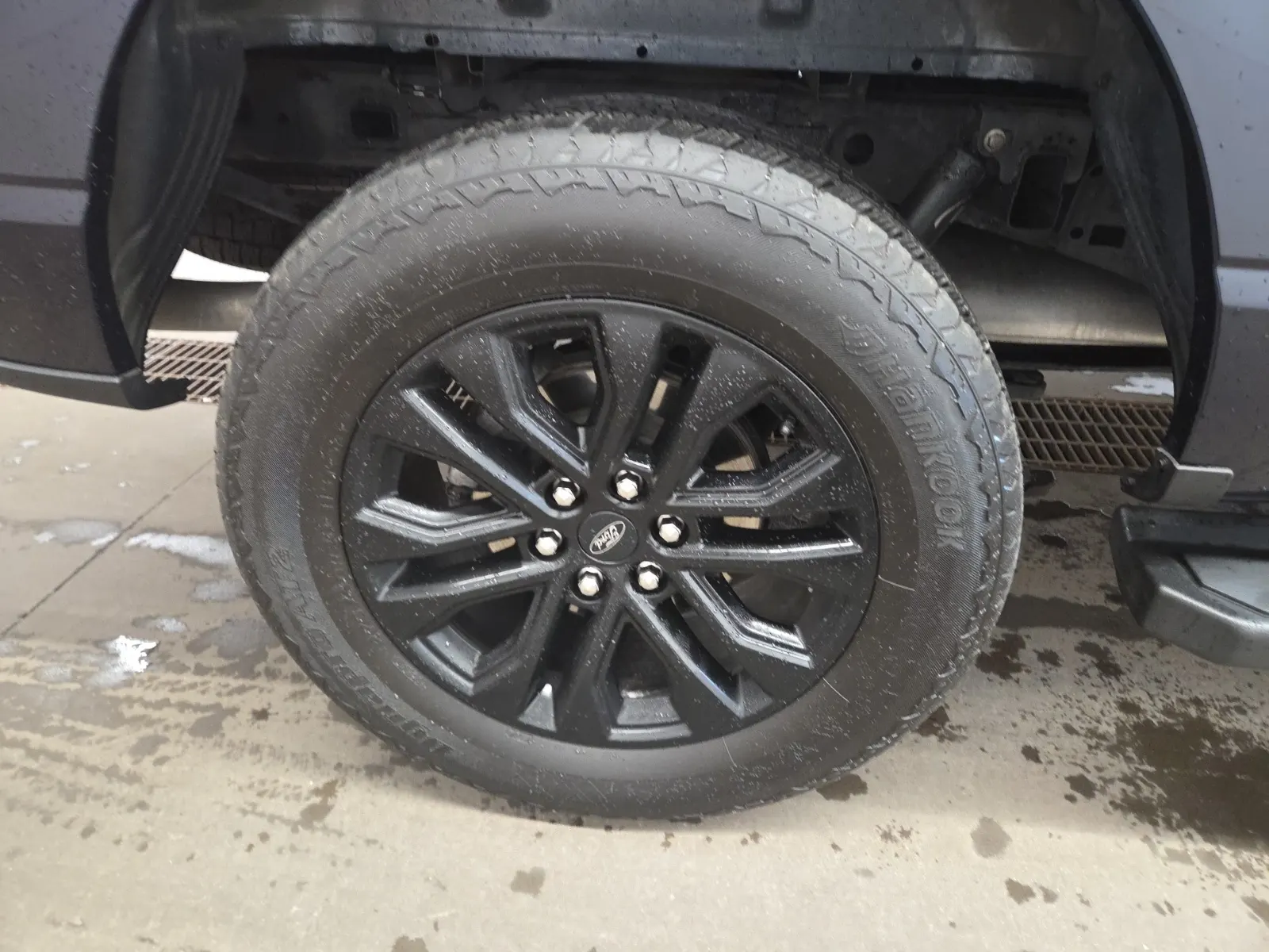 Right Rear Wheel/Tire Photo