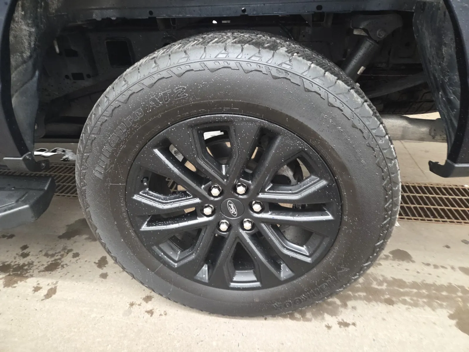 Left Rear Wheel/Tire Photo