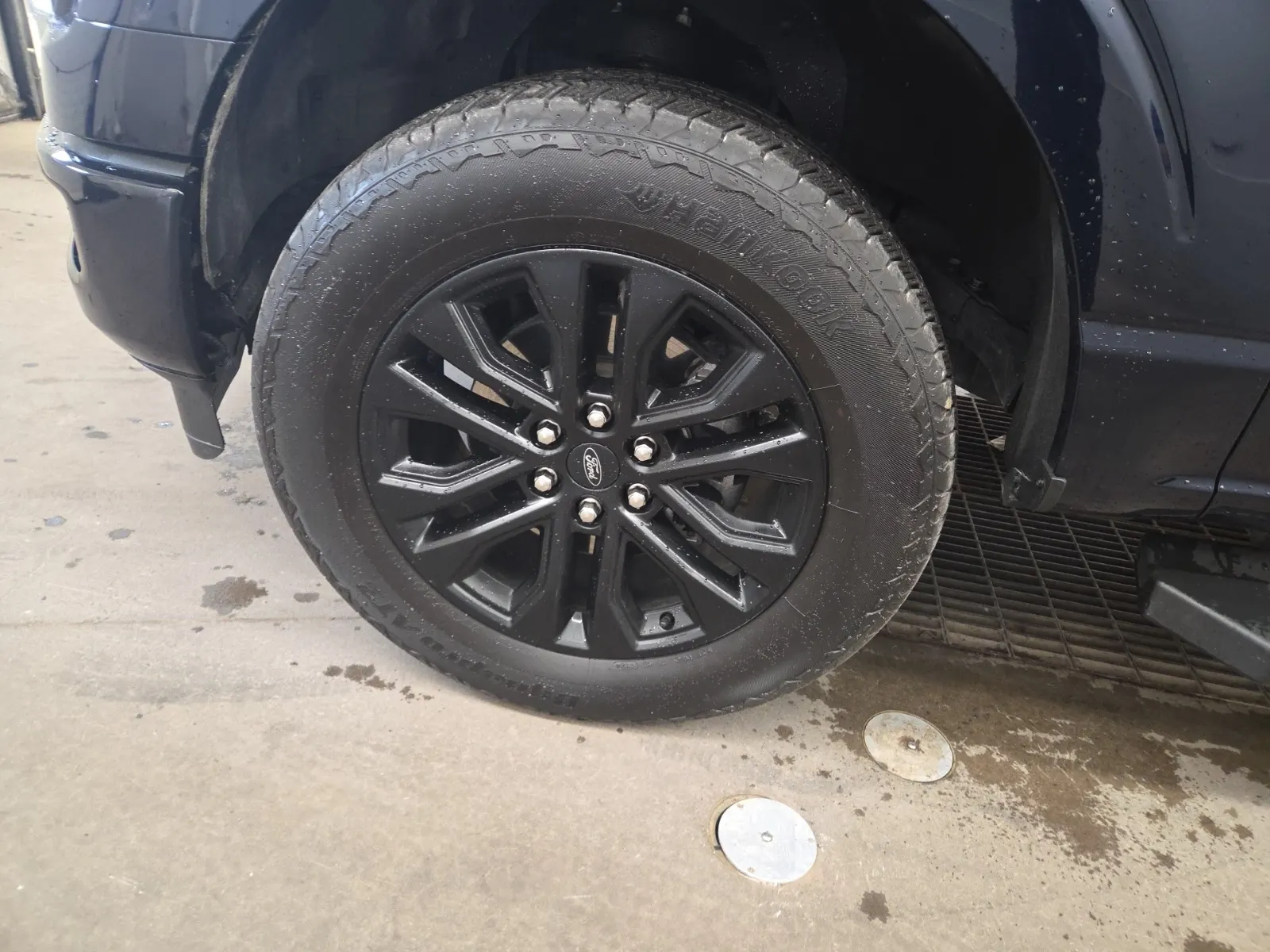 Front driver wheel/tire photo