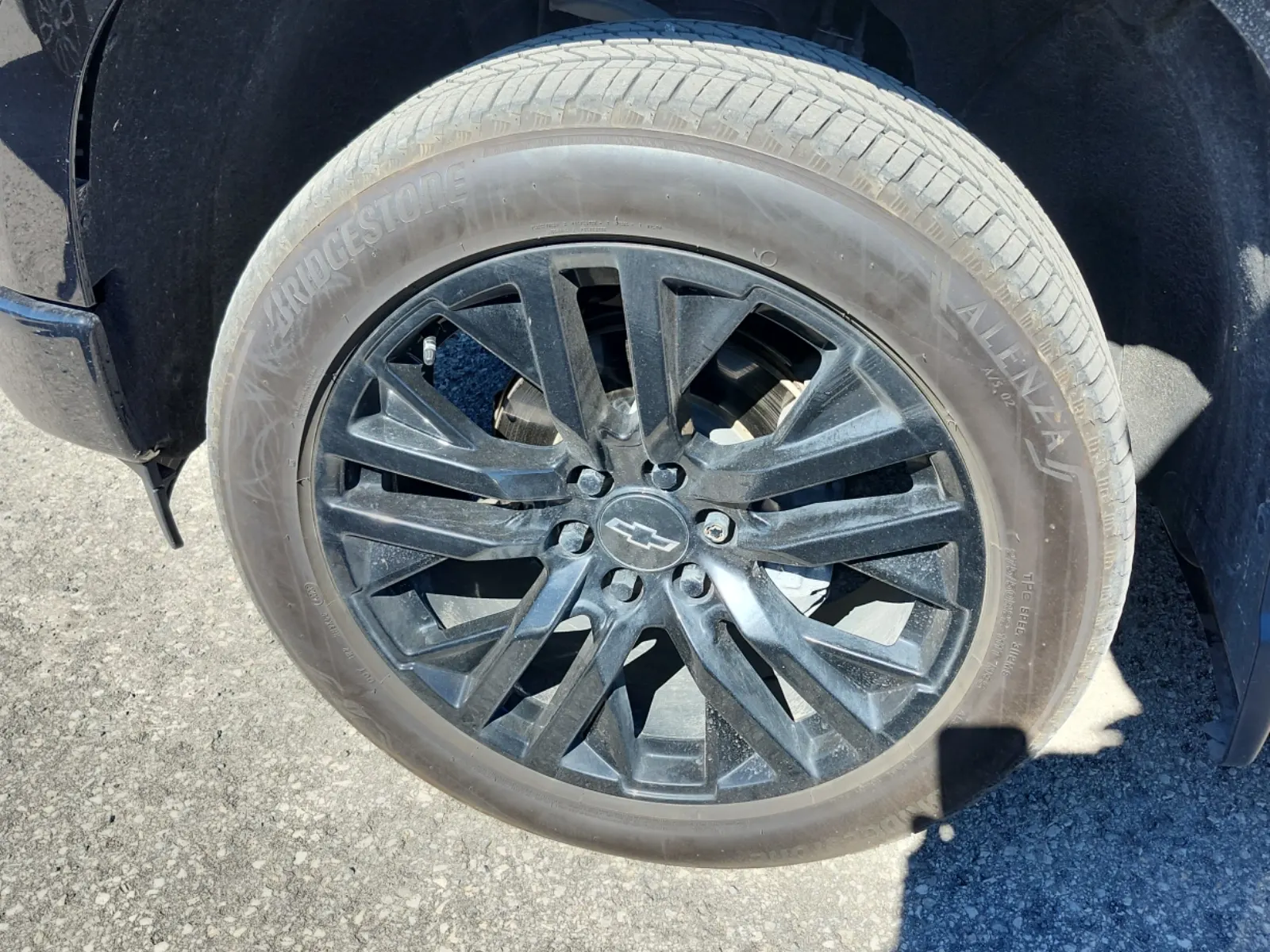 Front driver wheel/tire photo