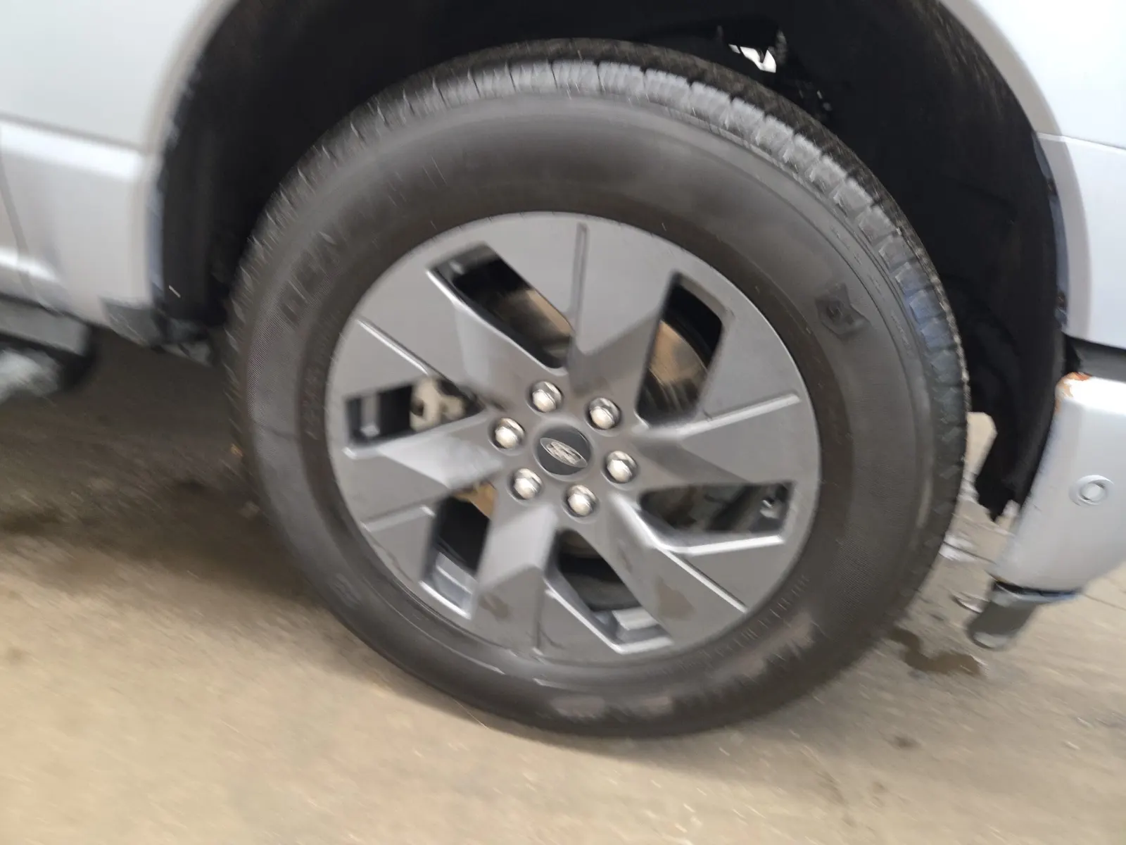 Right Front Wheel/Tire Photo