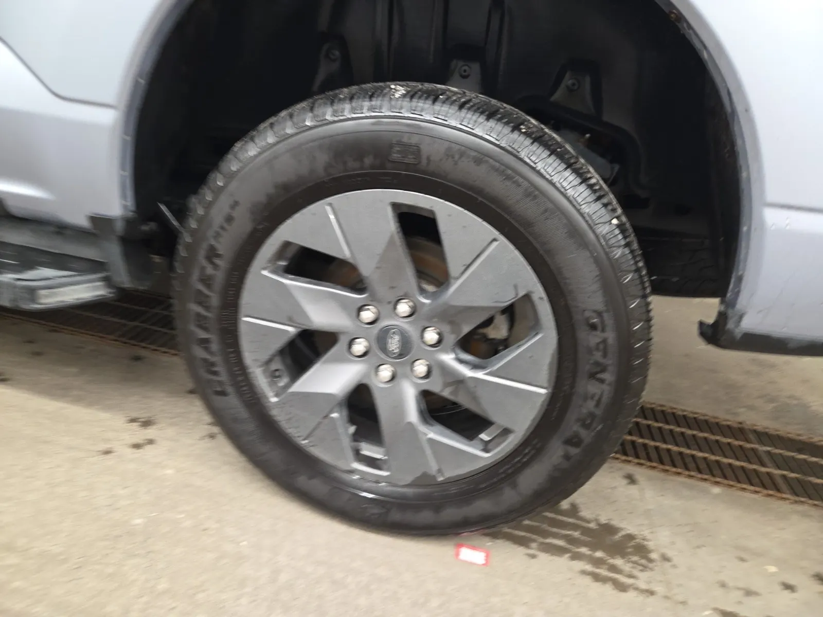 Left Rear Wheel/Tire Photo