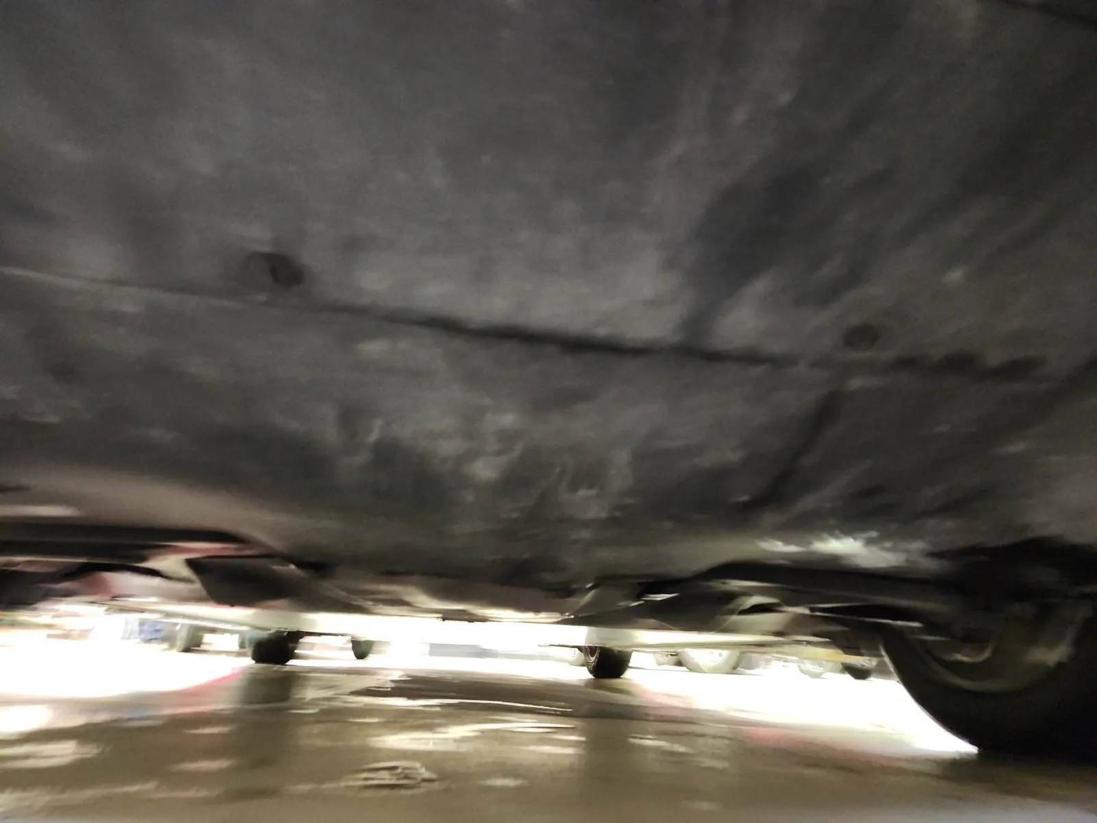 Undercarriage - Rear Photo