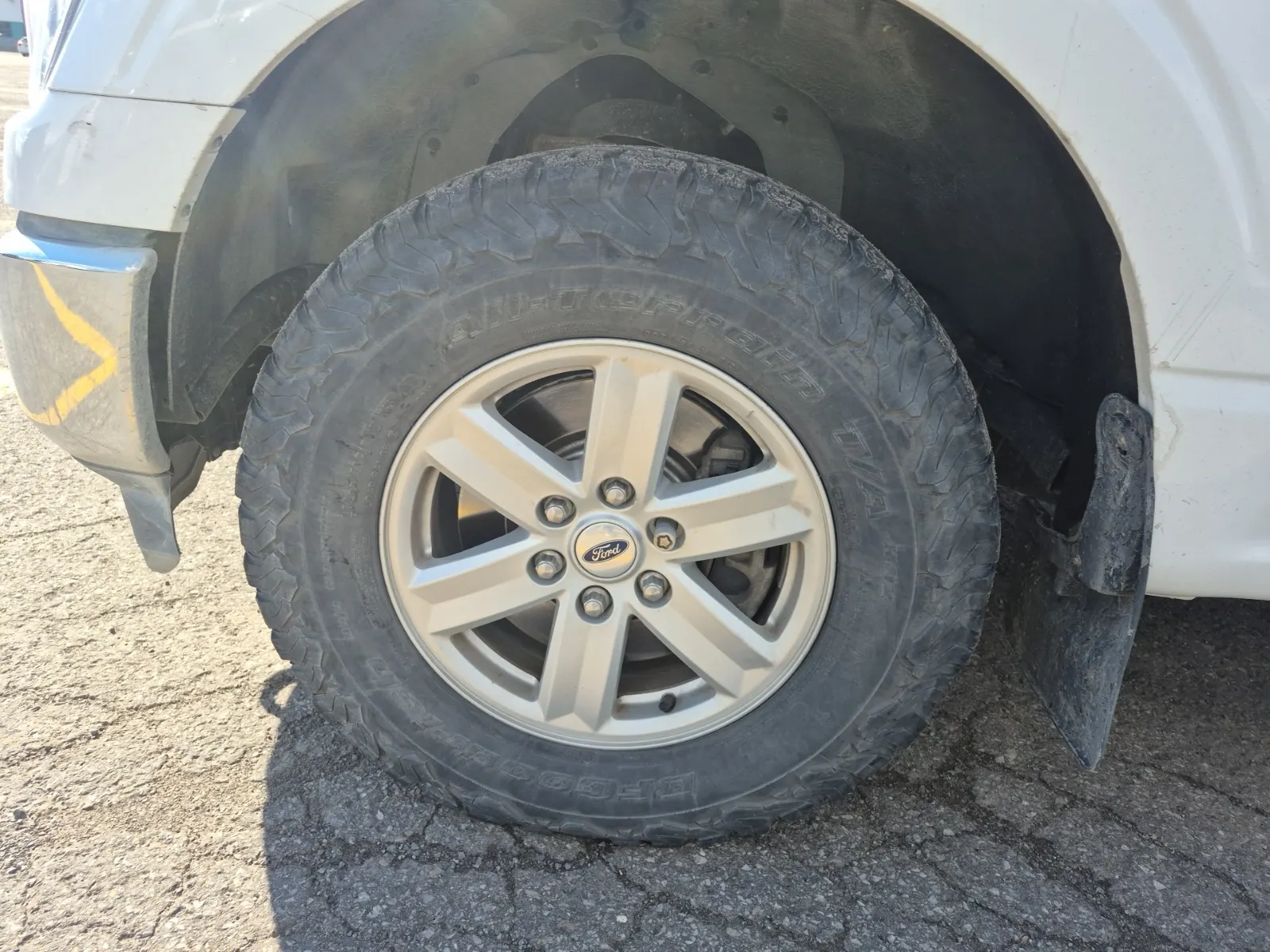 Front driver wheel/tire photo