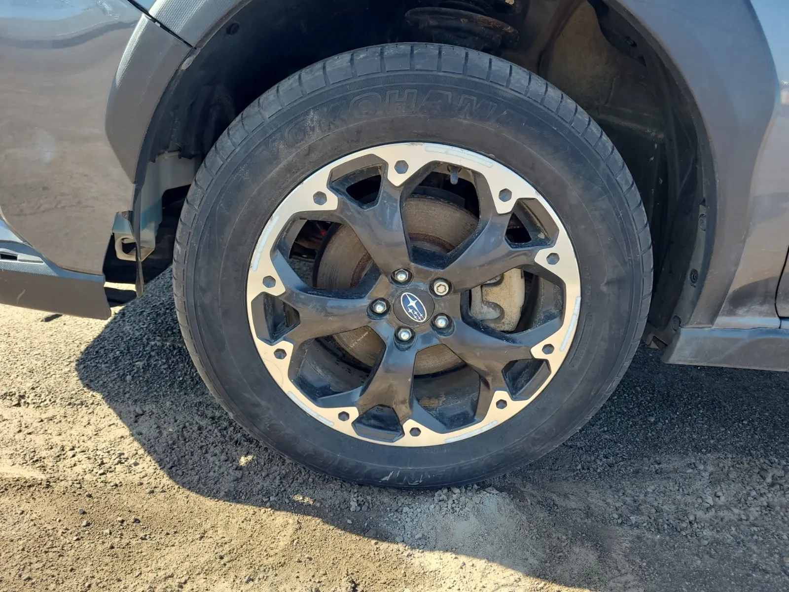 Front driver wheel/tire photo