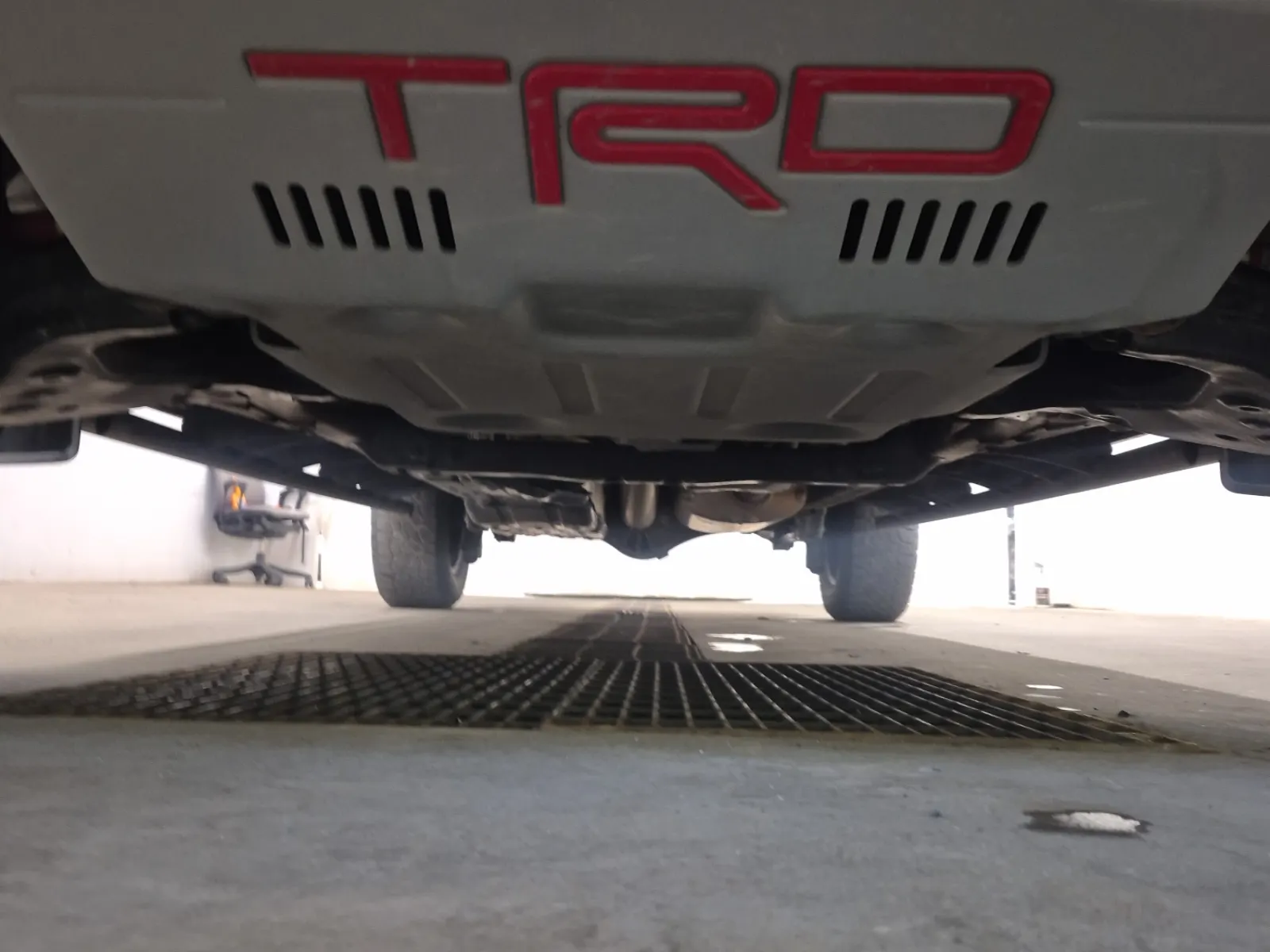 Undercarriage - Front Photo