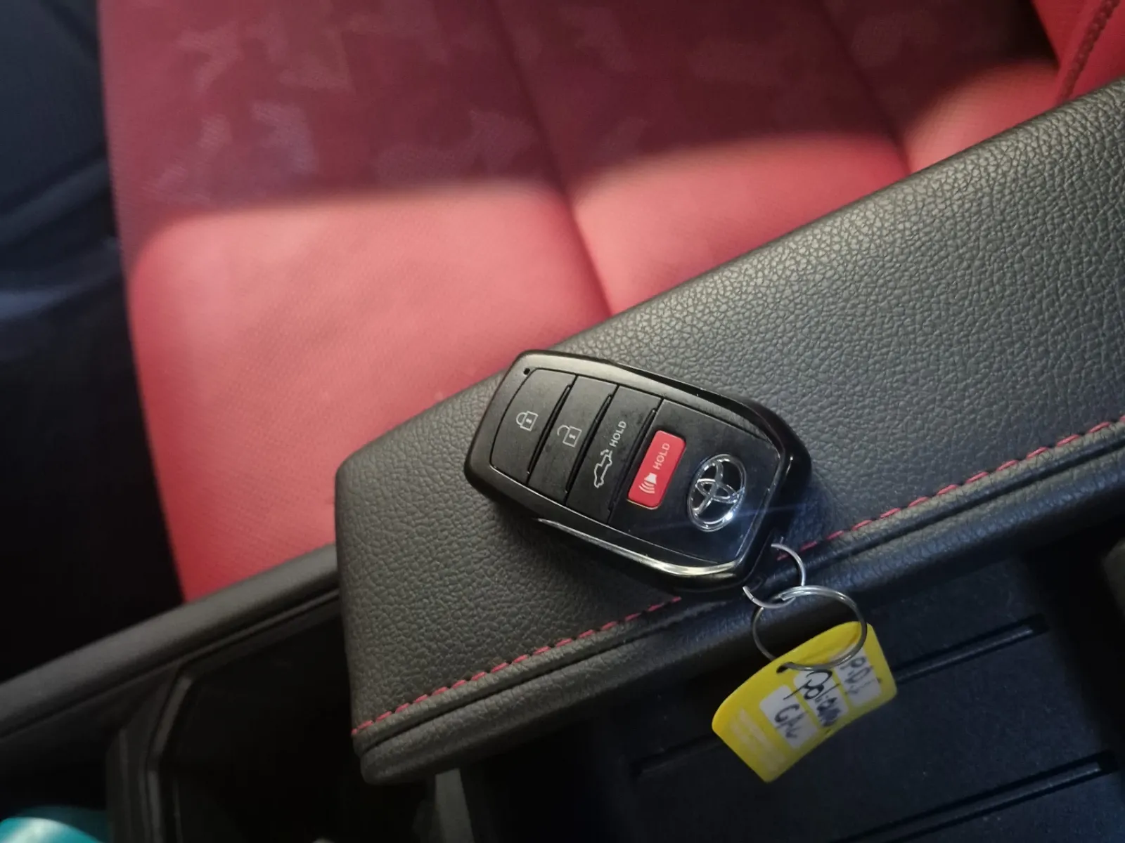 Keys/Fobs/Manual Photo