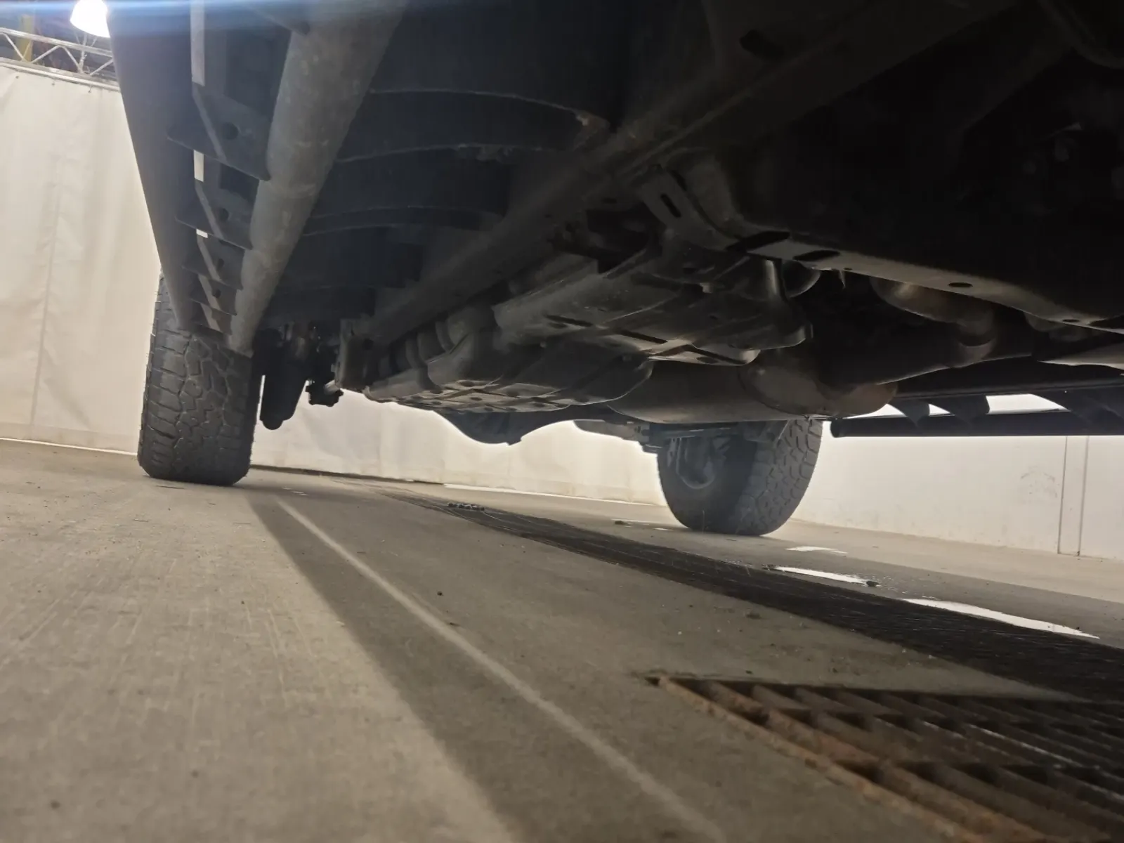 Undercarriage - Passenger Photo