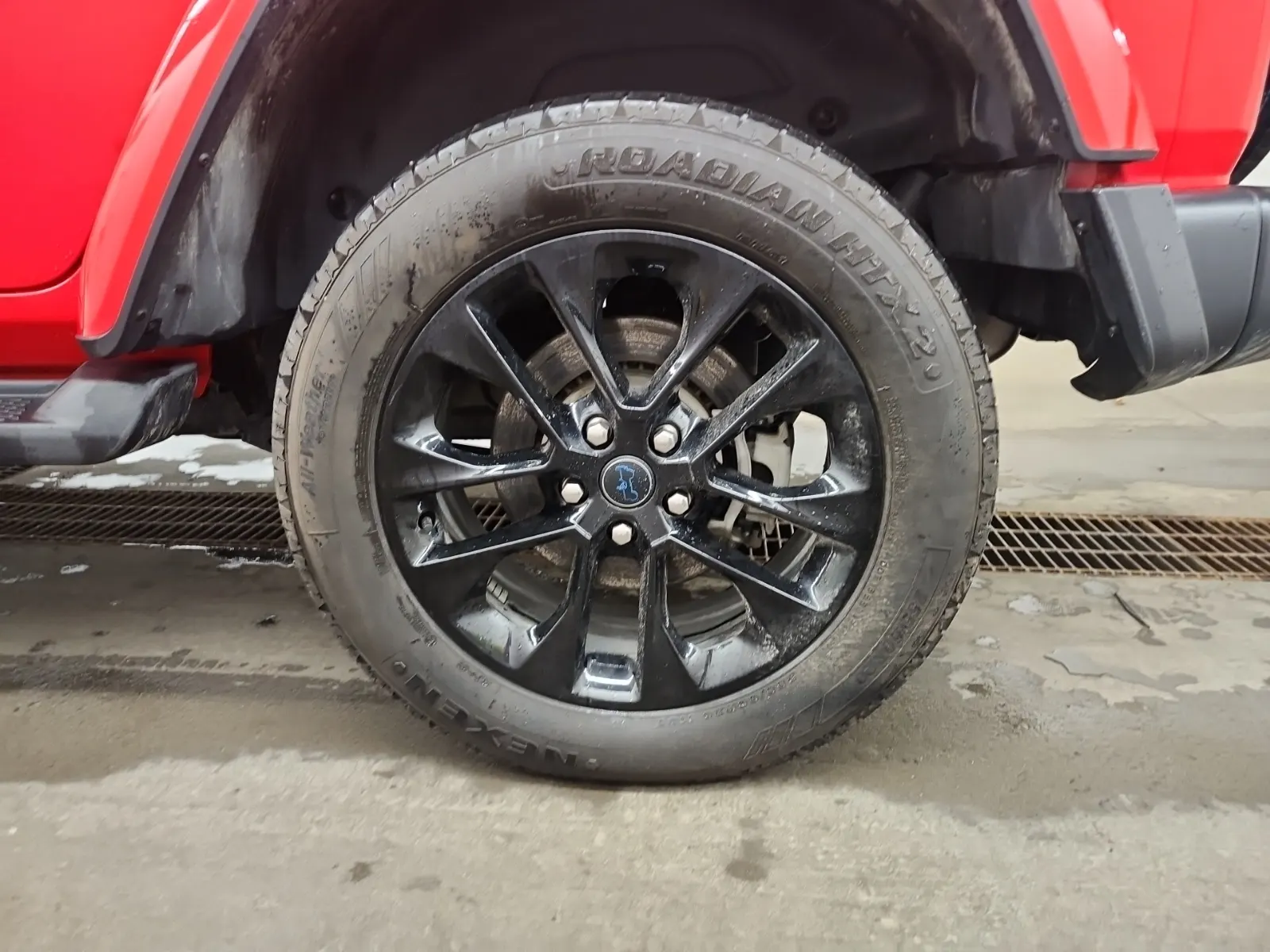 Left Rear Wheel/Tire Photo