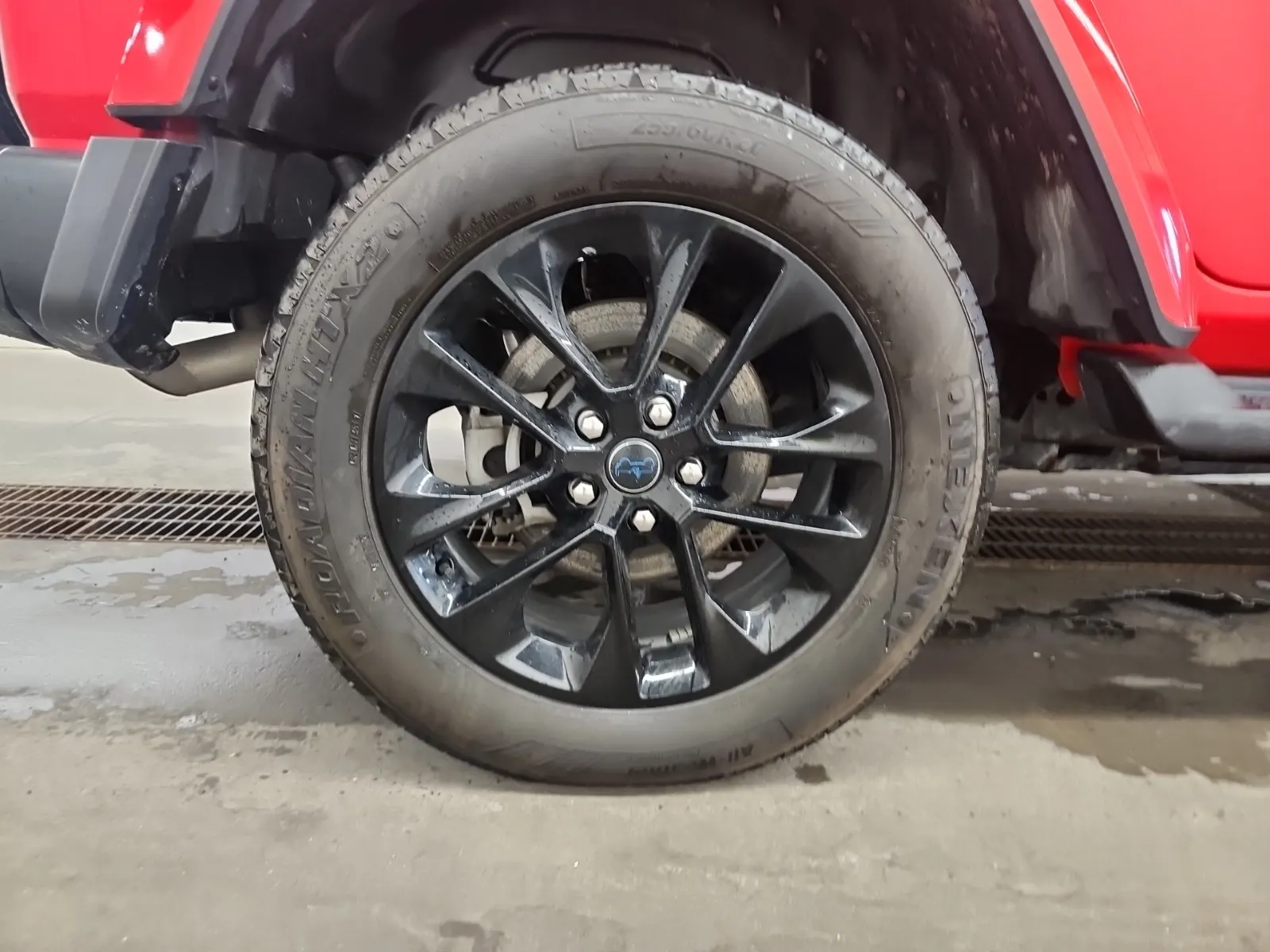 Right Rear Wheel/Tire Photo