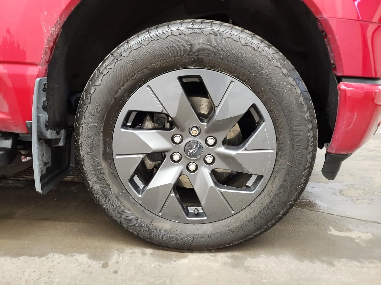 Right Front Wheel/Tire Photo