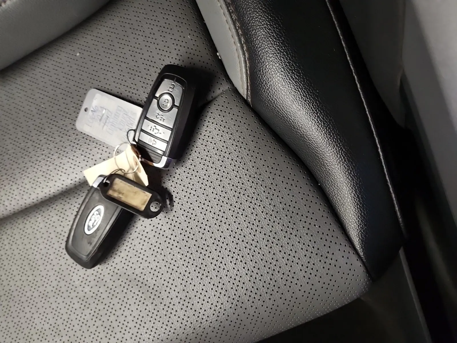 Keys/Fobs/Manual Photo