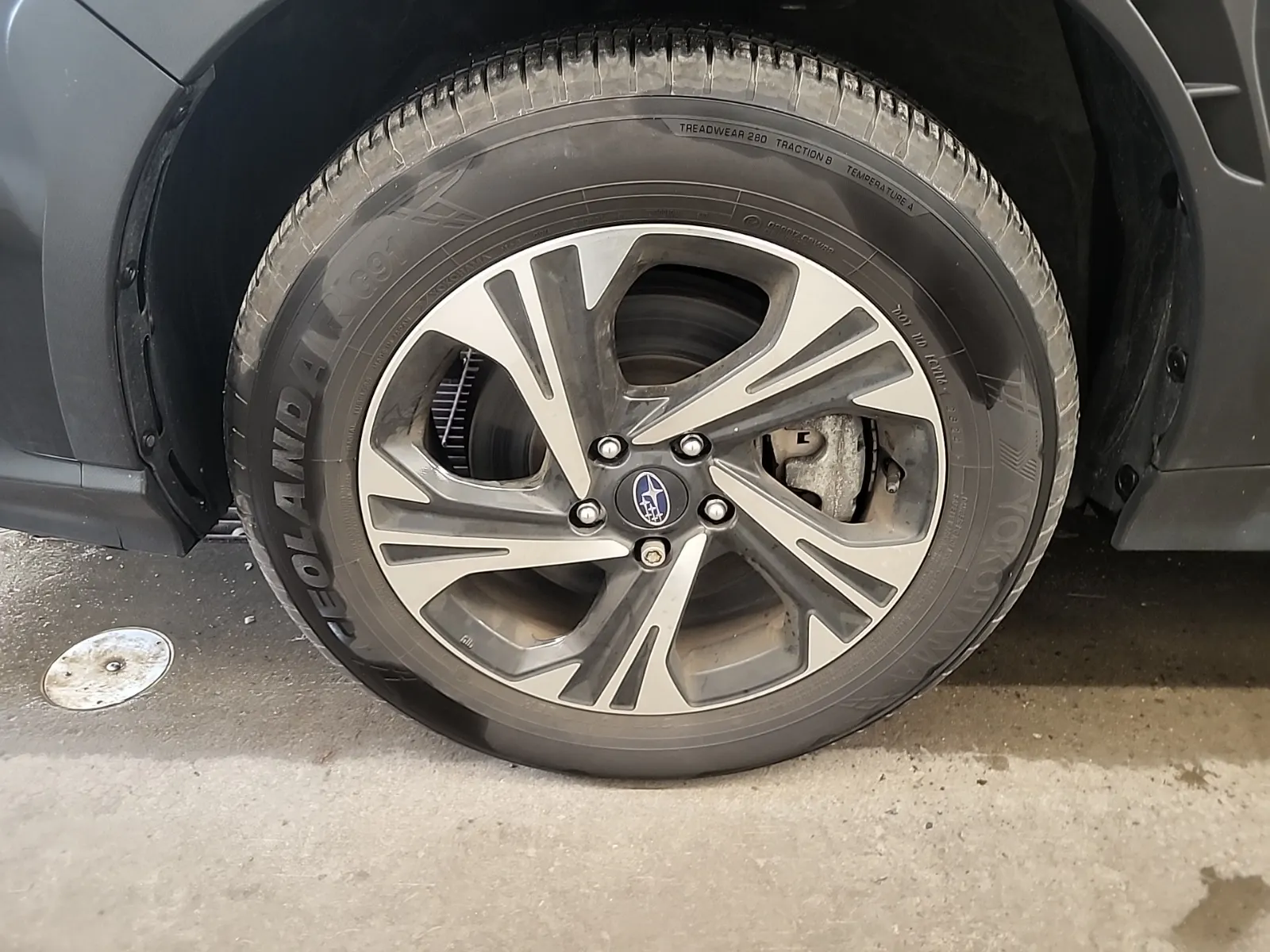 Front driver wheel/tire photo