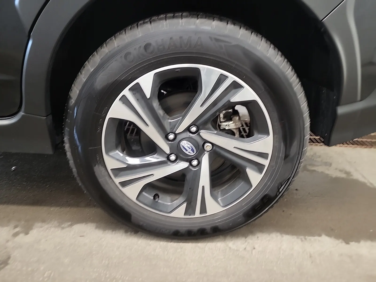 Left Rear Wheel/Tire Photo