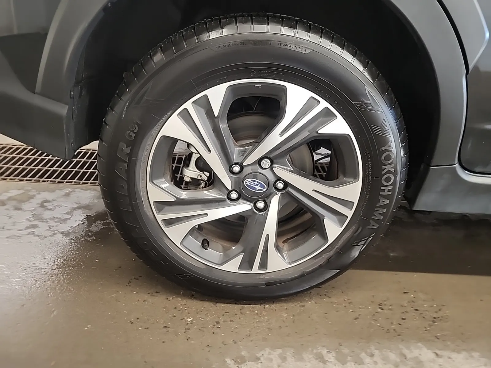 Right Rear Wheel/Tire Photo