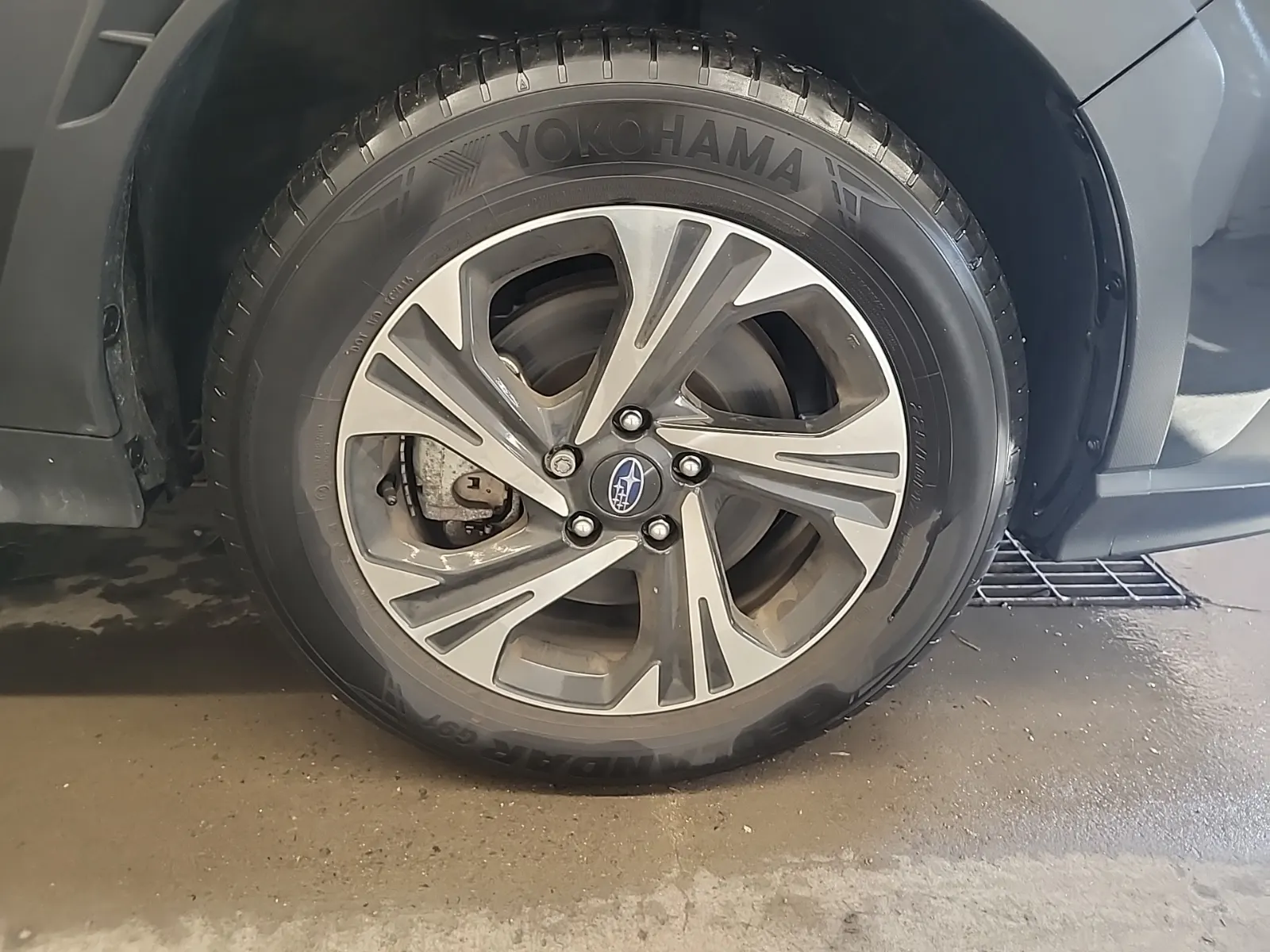 Right Front Wheel/Tire Photo